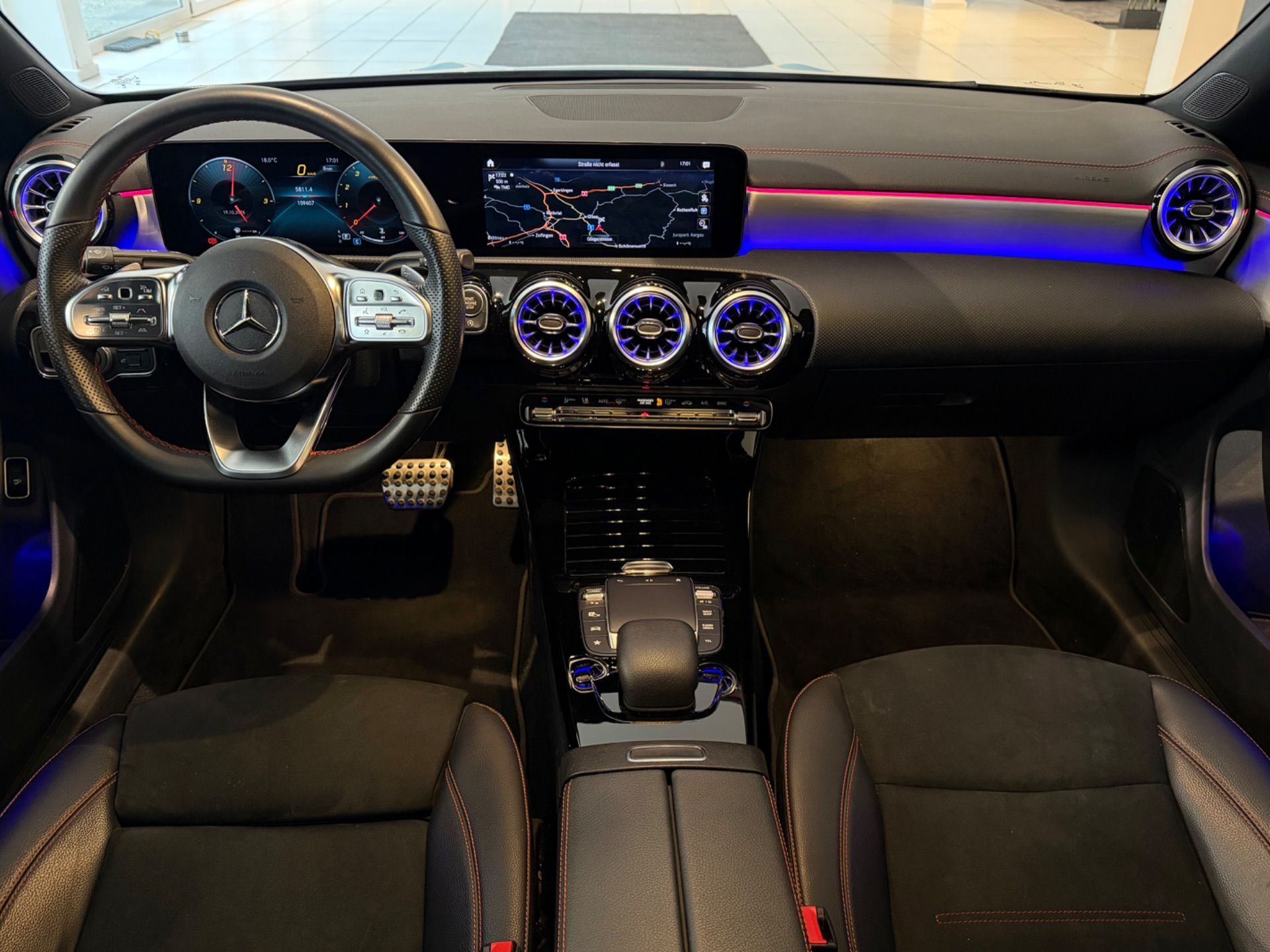MERCEDES-BENZ CLA 200 AMG Line 7G-DCT-image-13