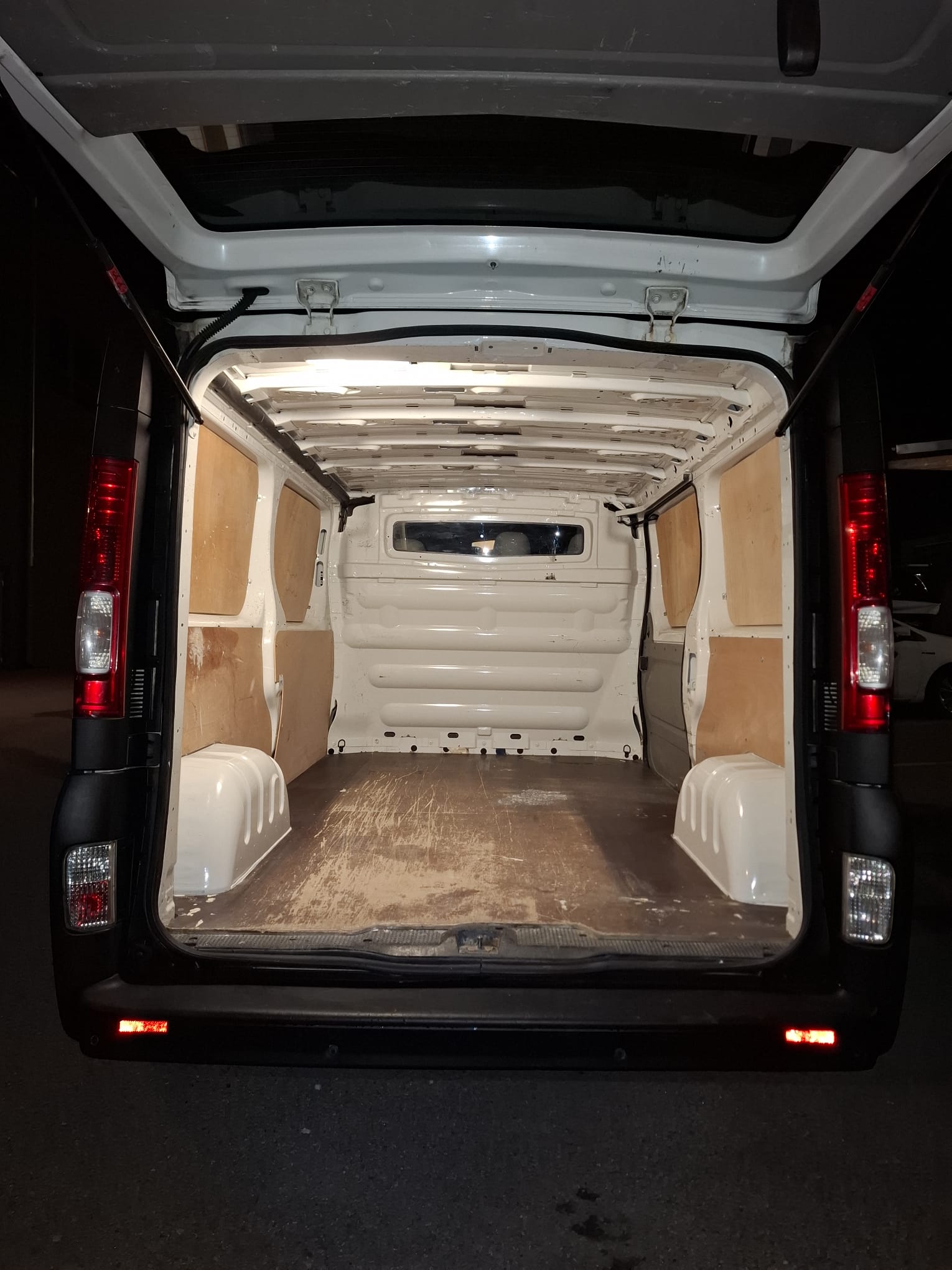 RENAULT Trafic T29 2.0 dCi 115-image-4