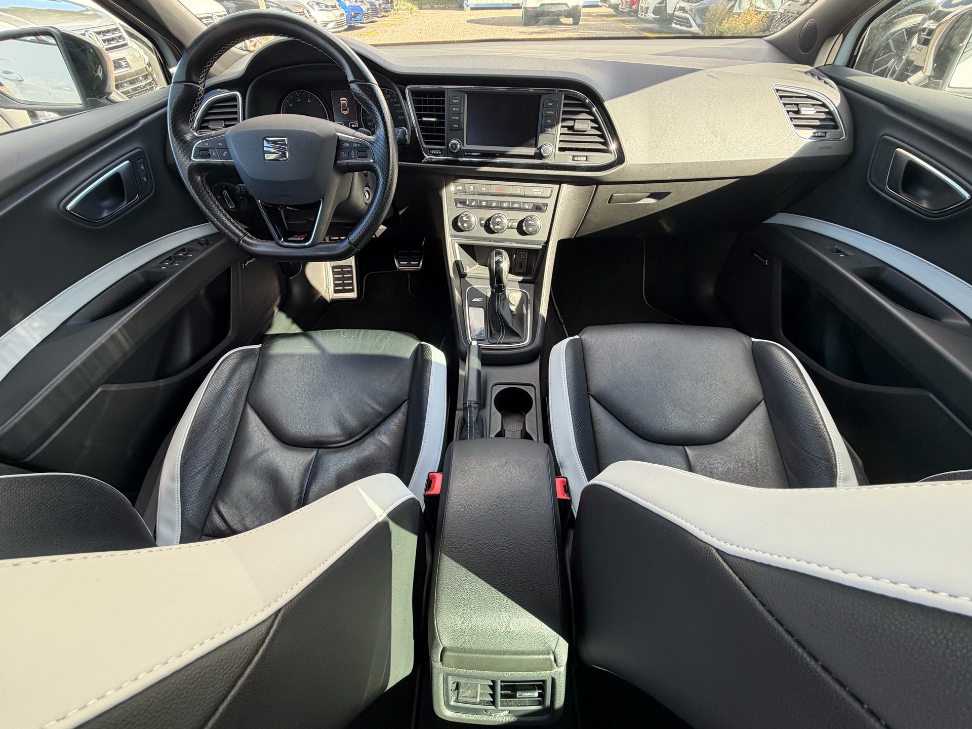 SEAT Leon 2.0 TSI Cupra 290 DSG-image-11
