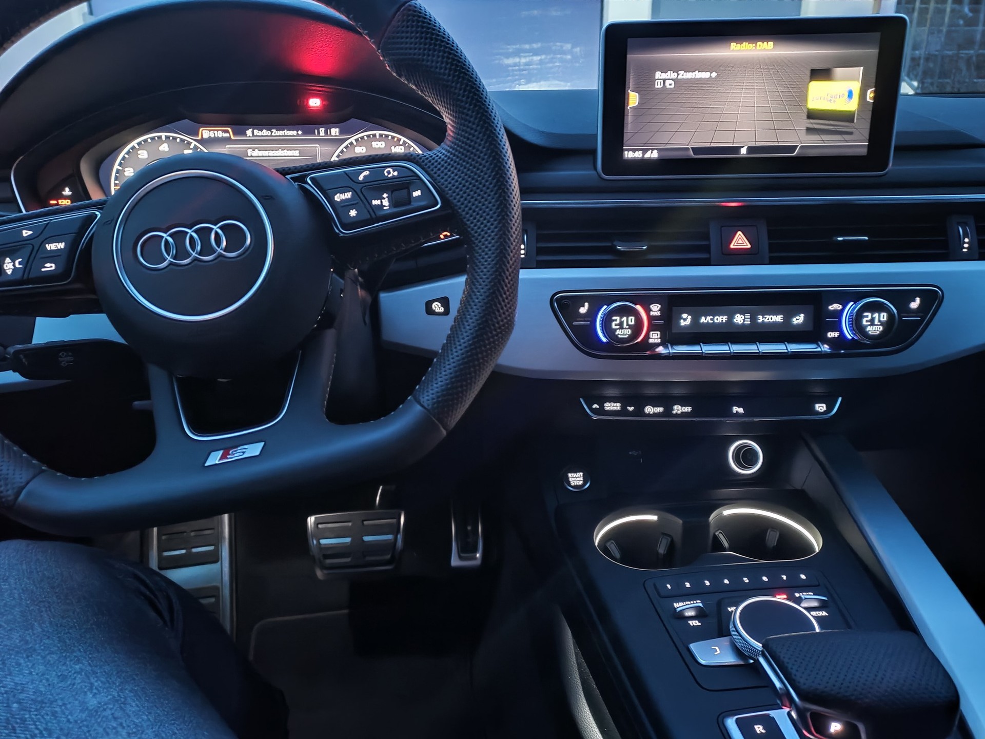 AUDI A4 Avant 45 TFSI Sport S-tronic quattro-image-5