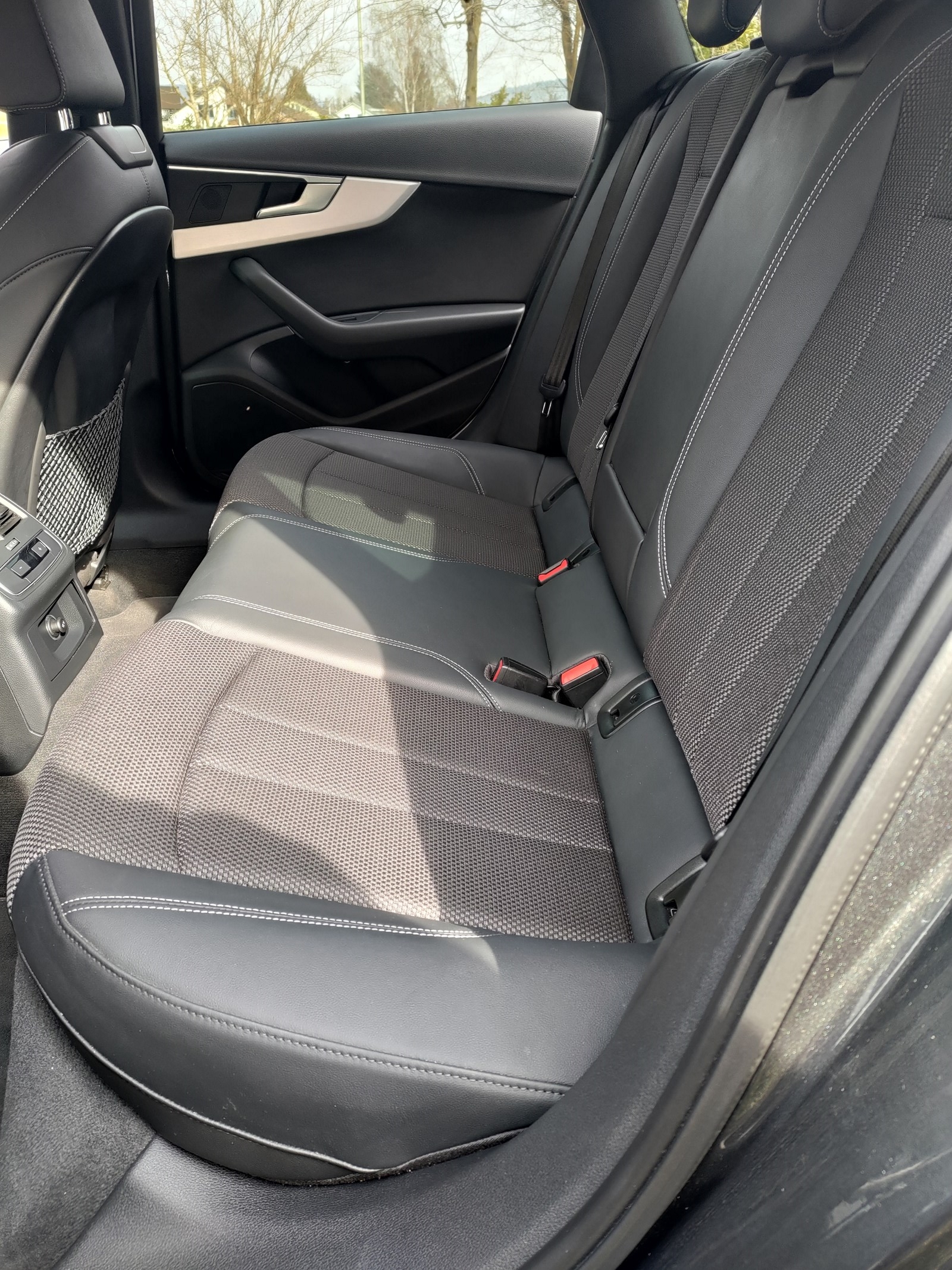 AUDI A4 Avant 45 TFSI Sport S-tronic quattro-image-3