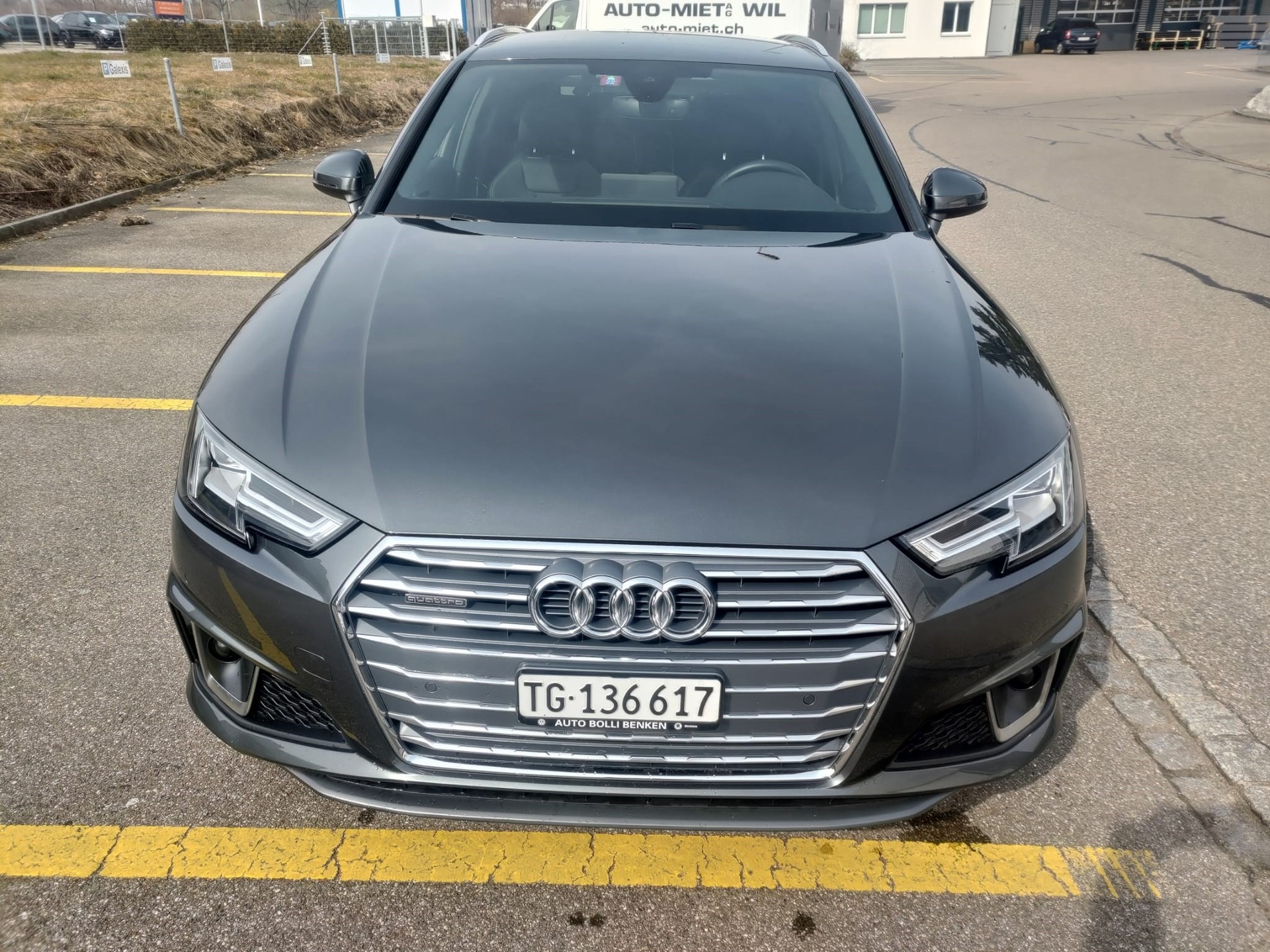 AUDI A4 Avant 45 TFSI Sport S-tronic quattro-image-1
