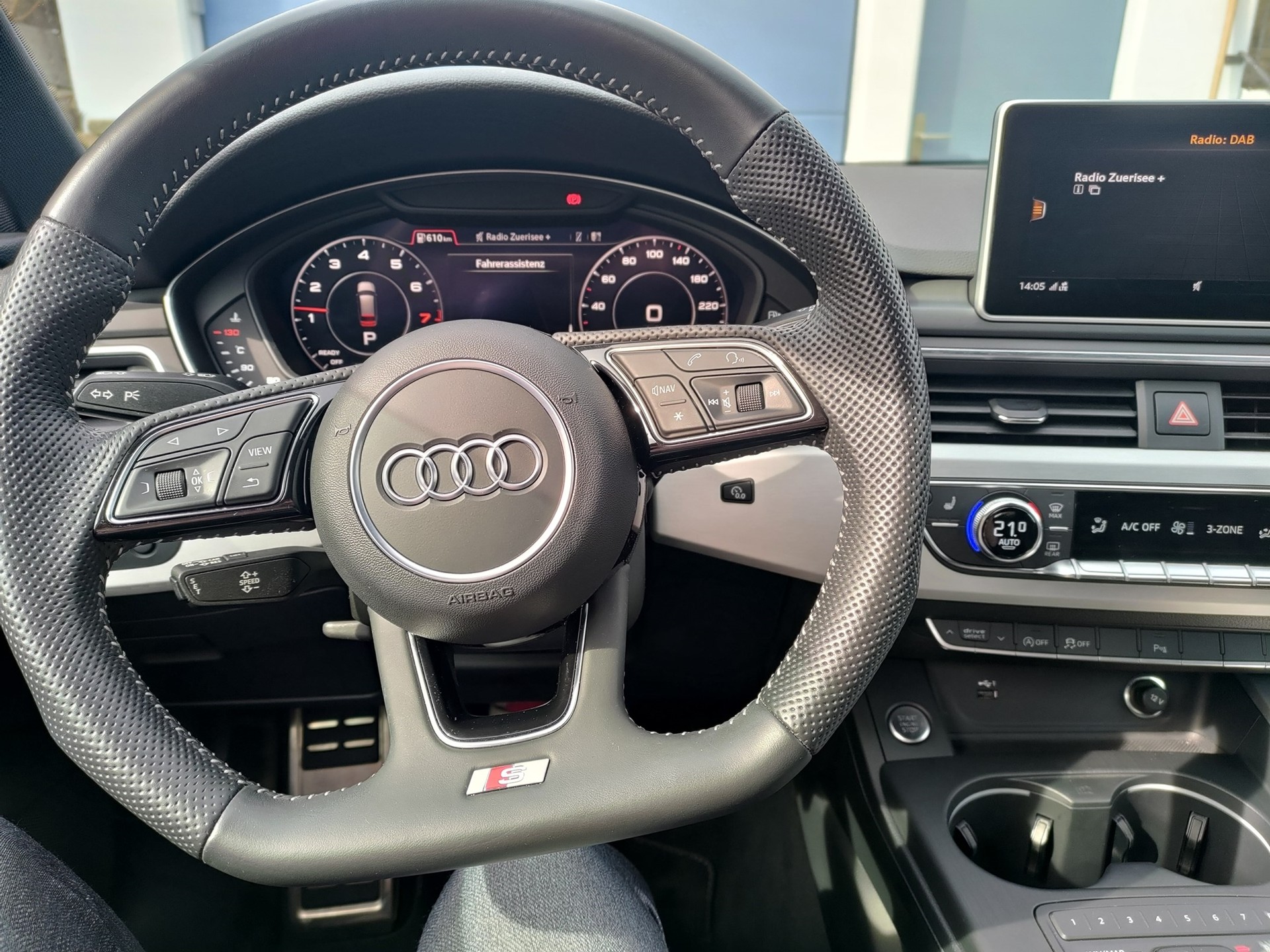AUDI A4 Avant 45 TFSI Sport S-tronic quattro-image-2