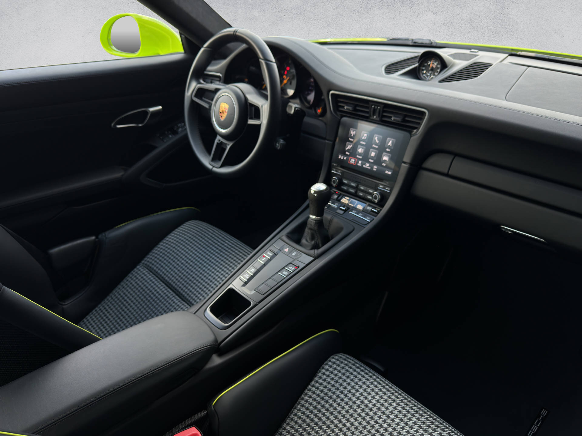 PORSCHE 911 GT3 Touring-image-7