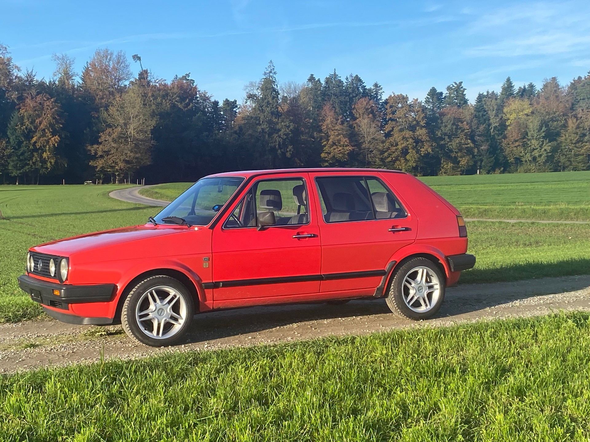 VW Golf 1800 "Carat" Aut. neu als Veteran geprüft-image-0