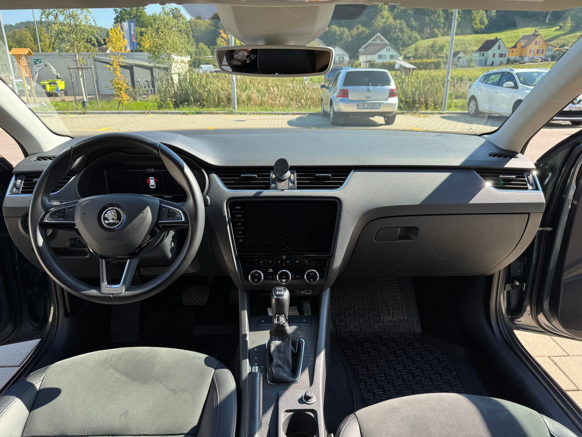SKODA Octavia Combi 2.0 TDI Ambition 4x4 DSG-image-4
