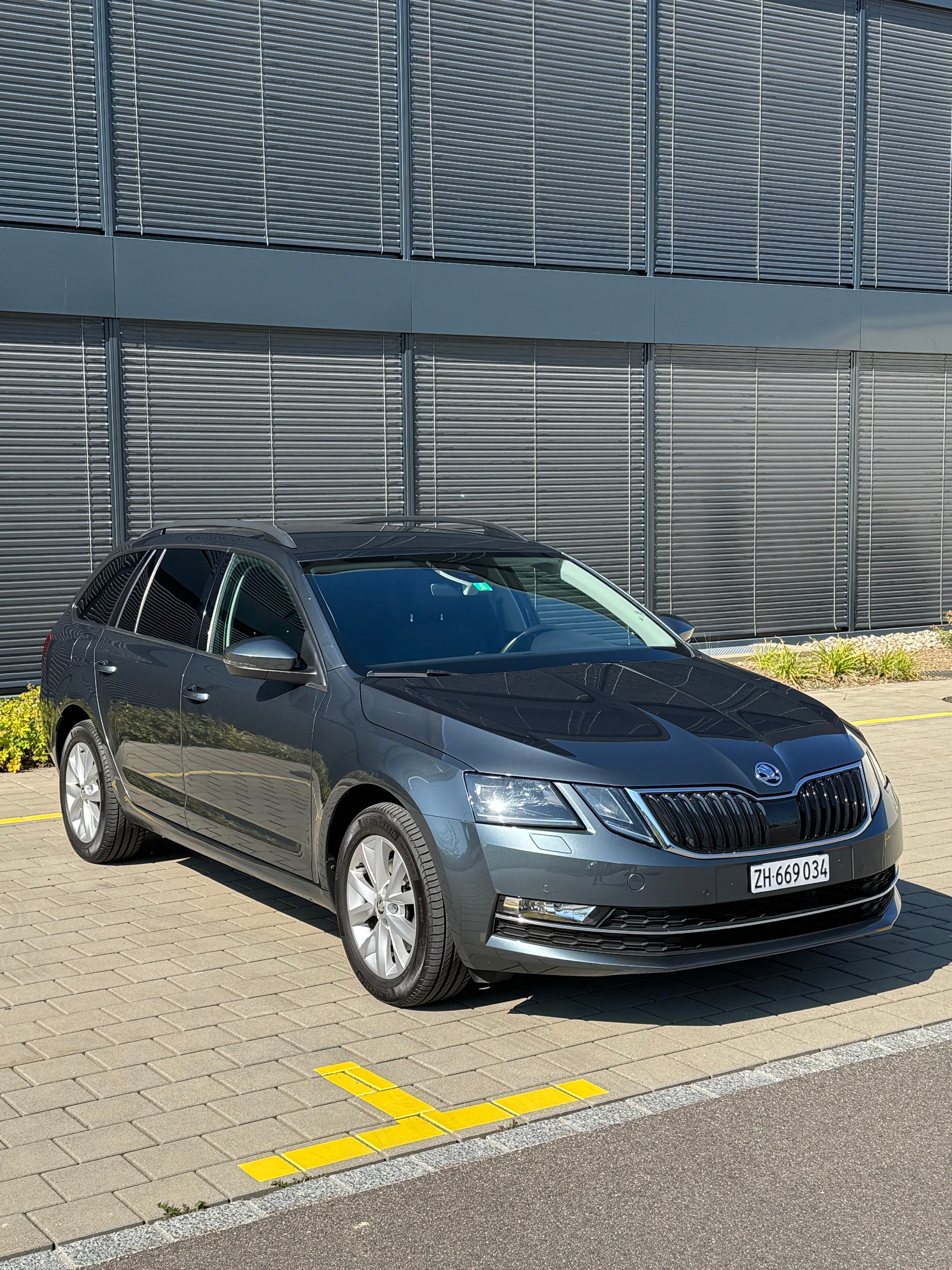 SKODA Octavia Combi 2.0 TDI Ambition 4x4 DSG-image-1