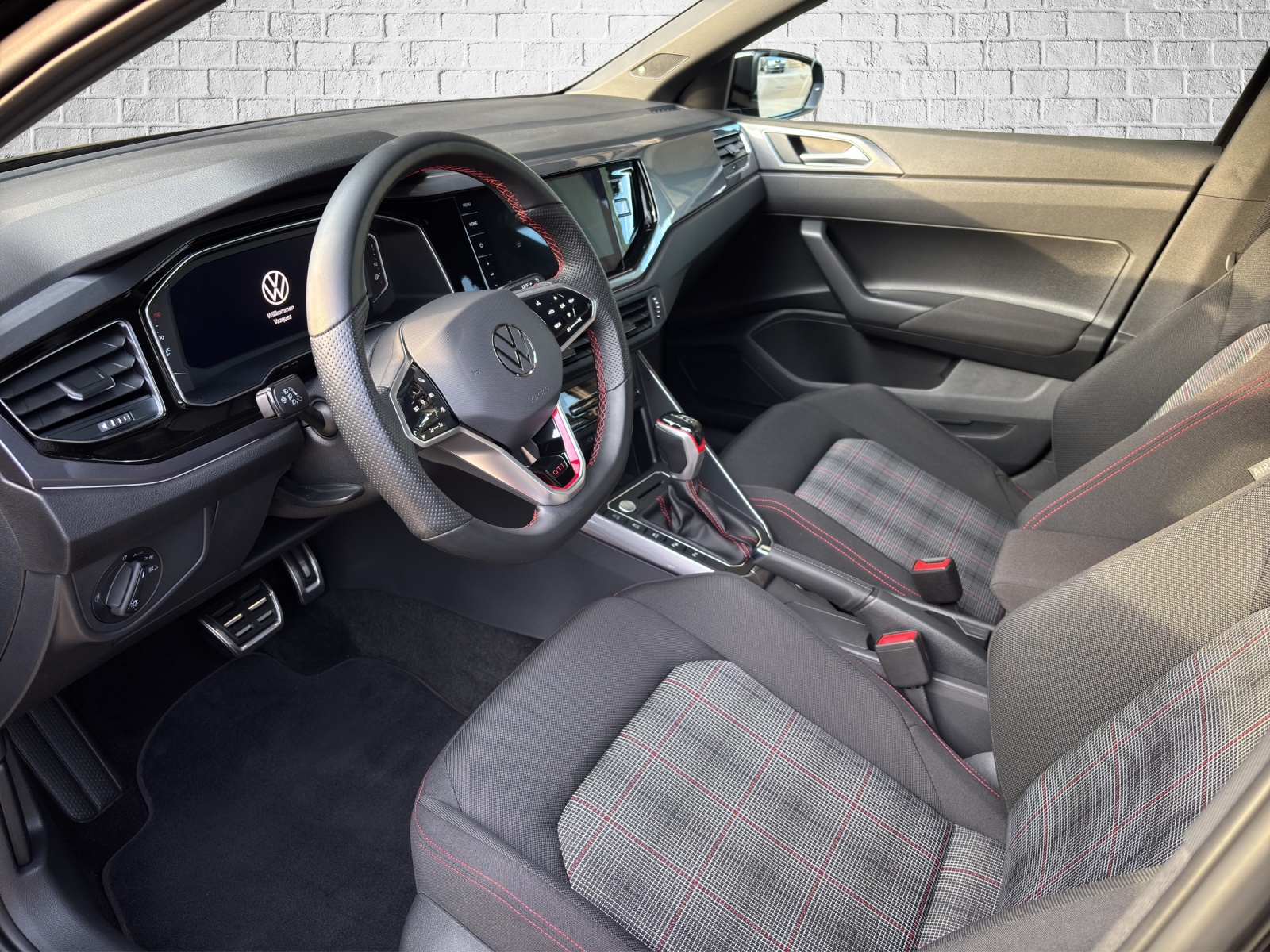 VW Polo 2.0 TSI GTI Edition 25 DSG-image-9