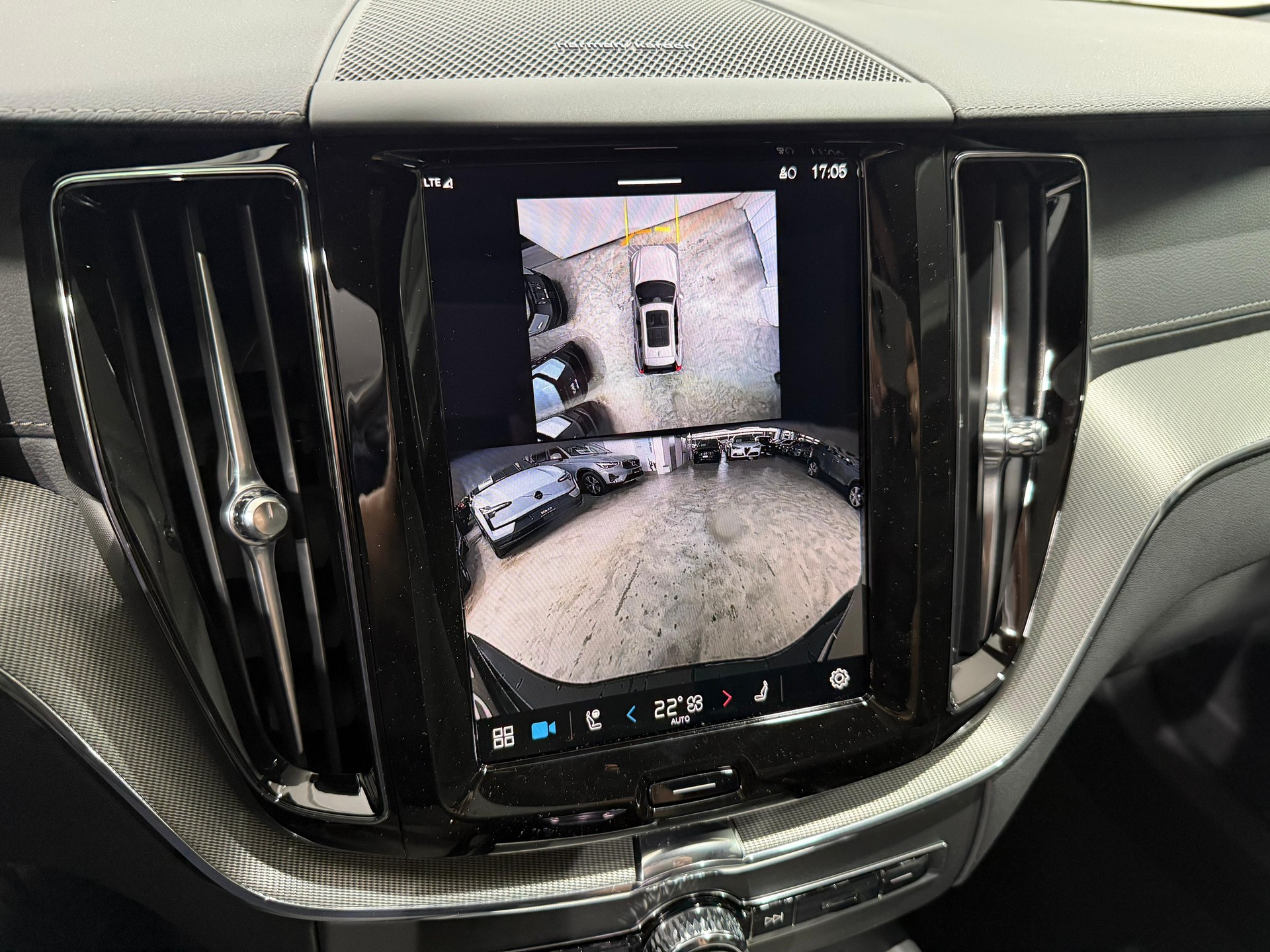 VOLVO XC60 2.0 T8 TE Ultra Dark eAWD-image-7