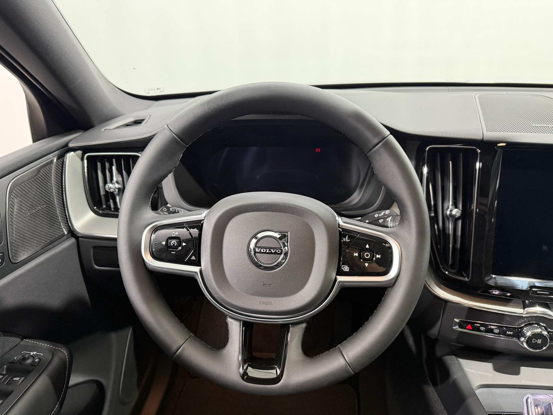 VOLVO XC60 2.0 T8 TE Ultra Dark eAWD-image-12