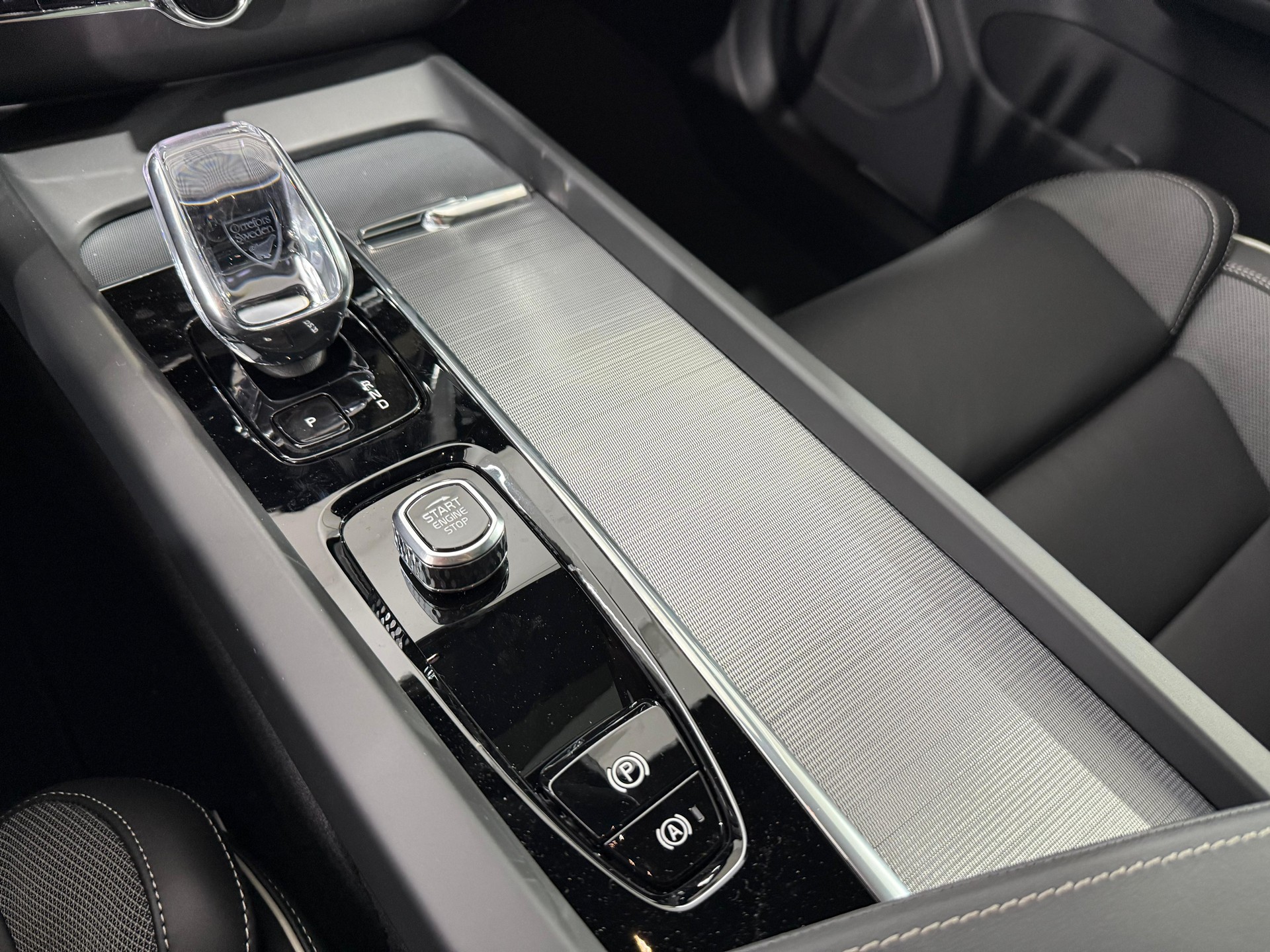 VOLVO XC60 2.0 T8 TE Ultra Dark eAWD-image-9