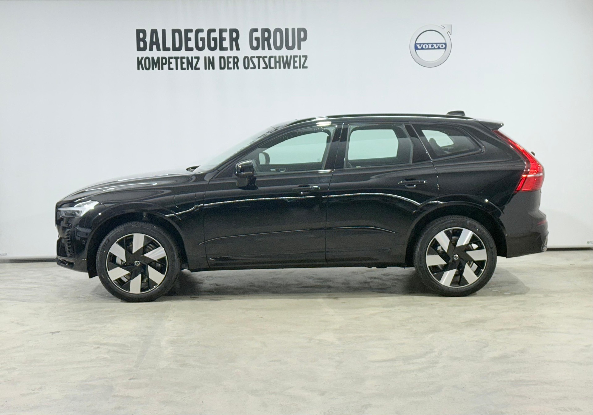VOLVO XC60 2.0 T8 TE Ultra Dark eAWD-image-1