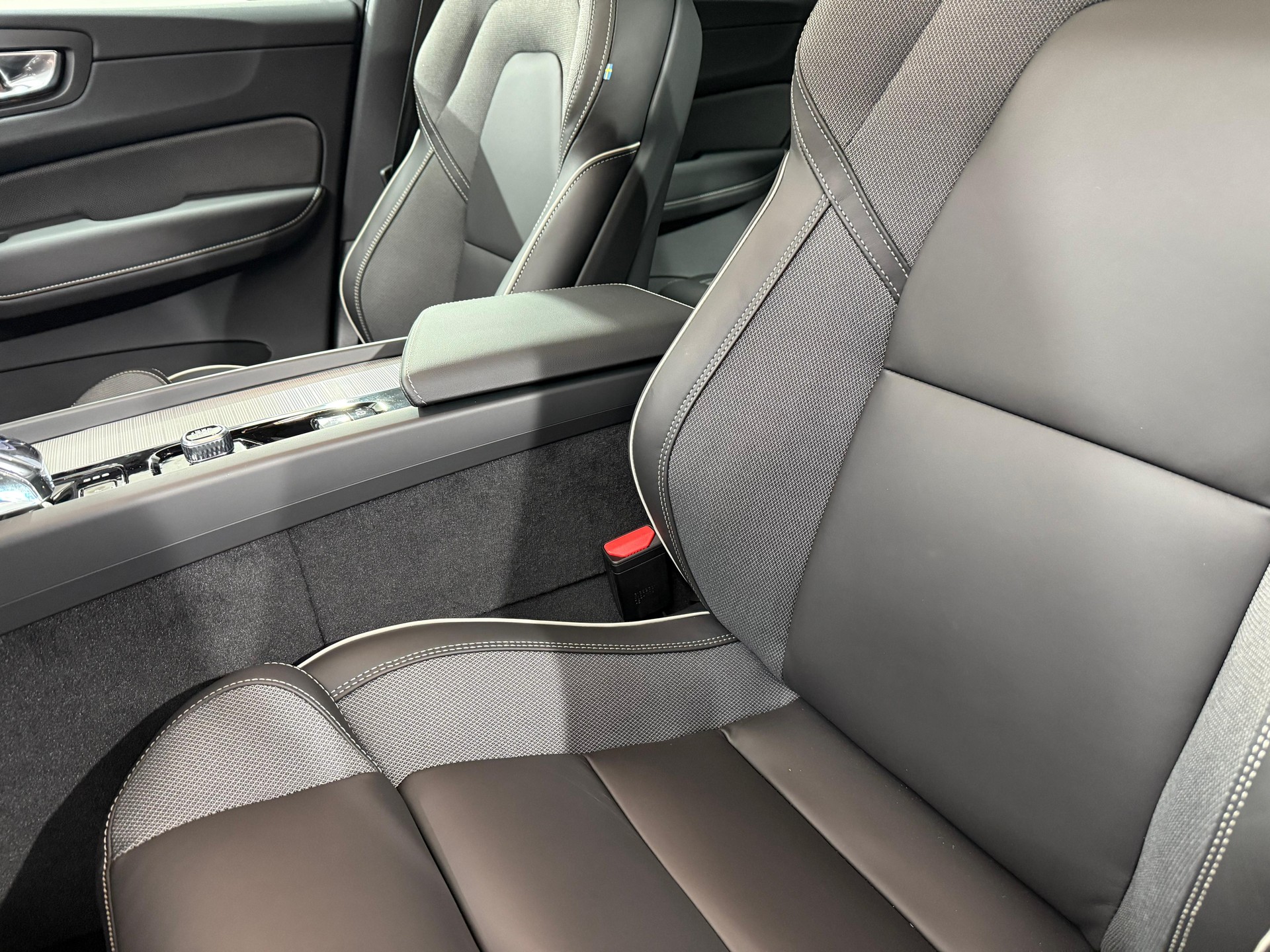 VOLVO XC60 2.0 T8 TE Ultra Dark eAWD-image-10