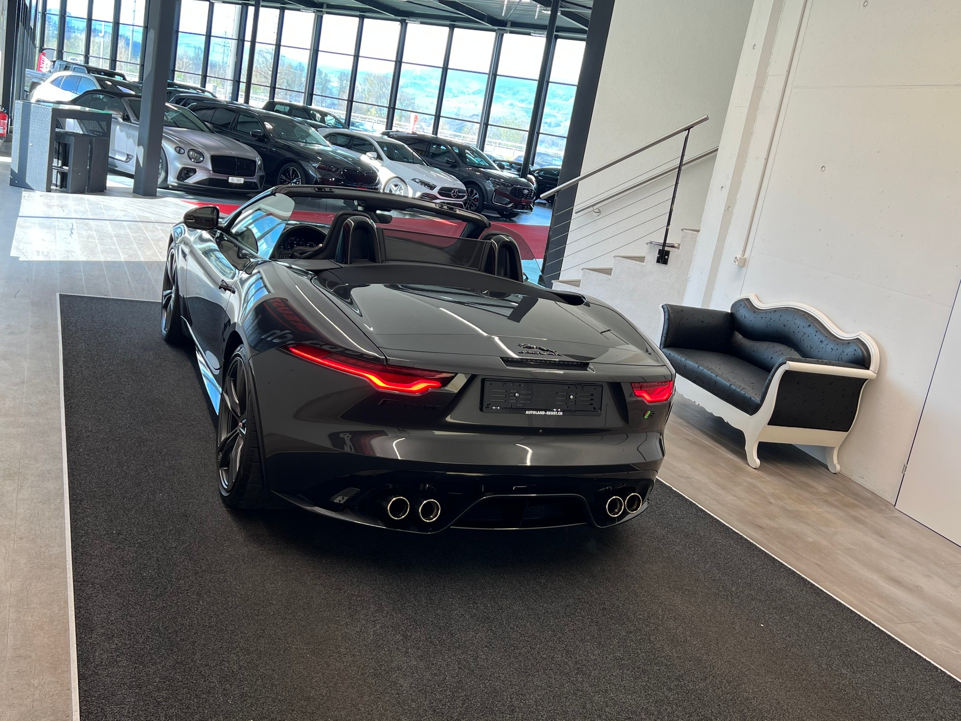 JAGUAR F-Type Convertible 5.0 V8 R75 AWD Automatik-image-11