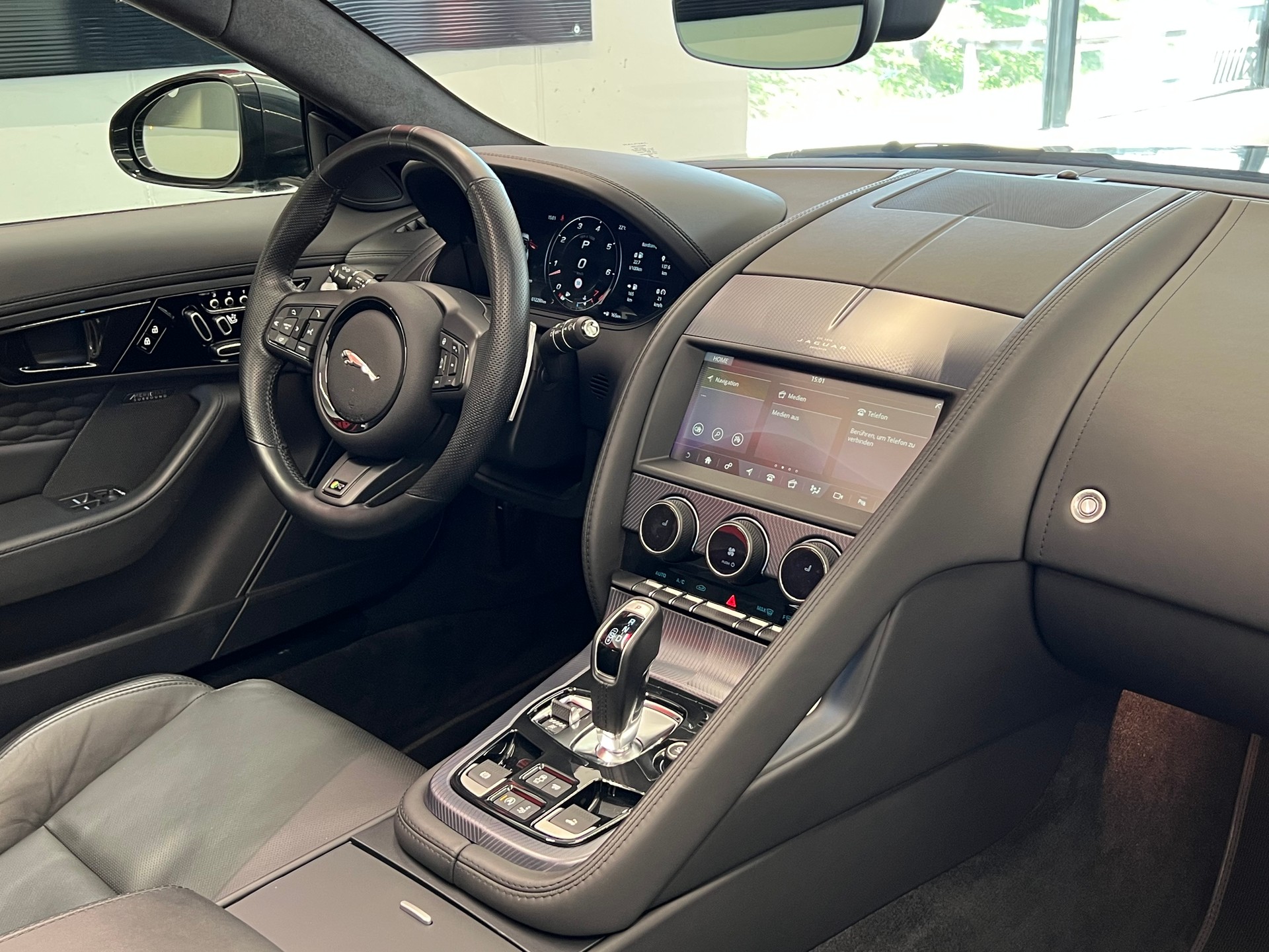 JAGUAR F-Type Convertible 5.0 V8 R75 AWD Automatik-image-17