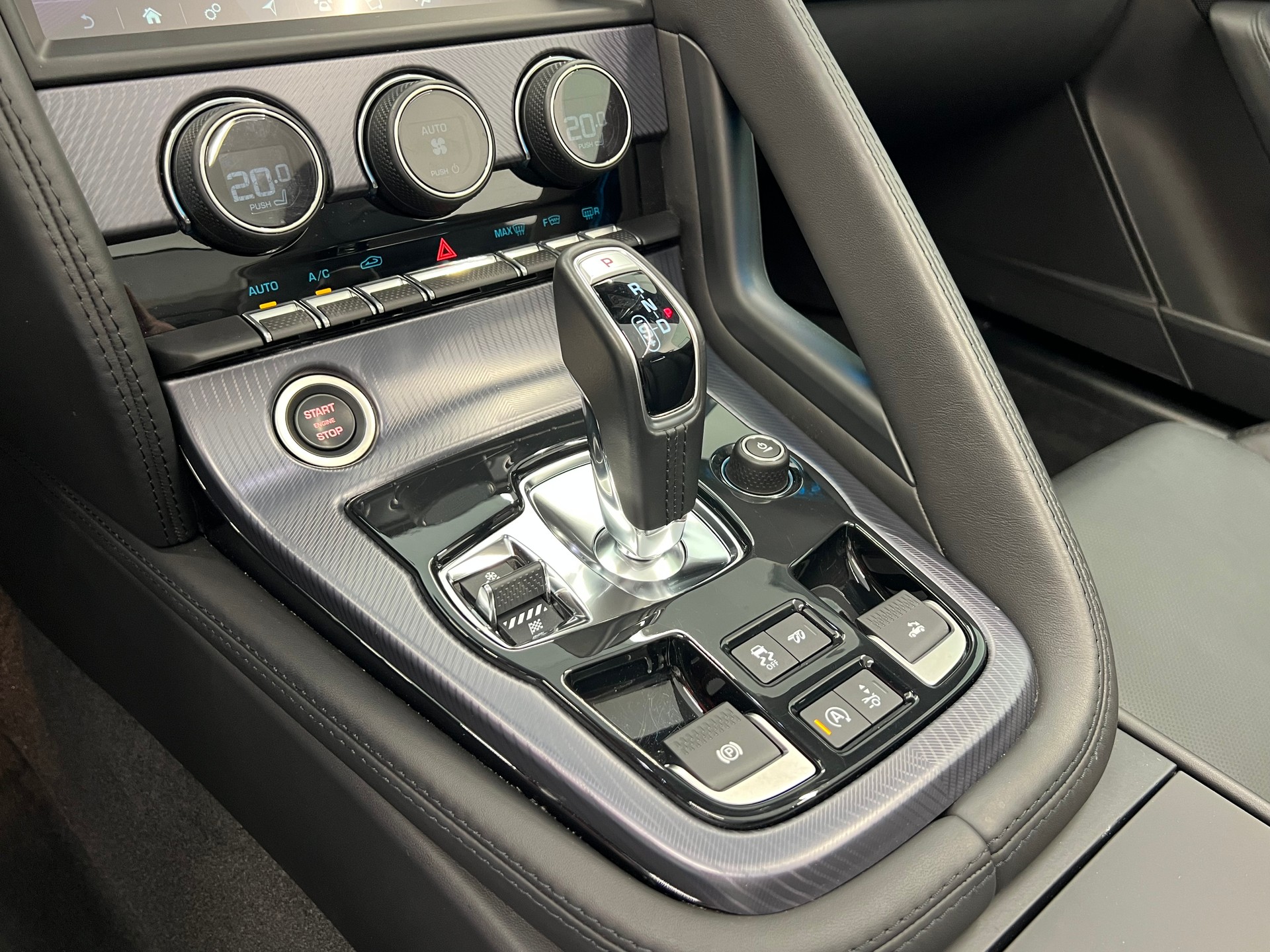JAGUAR F-Type Convertible 5.0 V8 R75 AWD Automatik-image-21