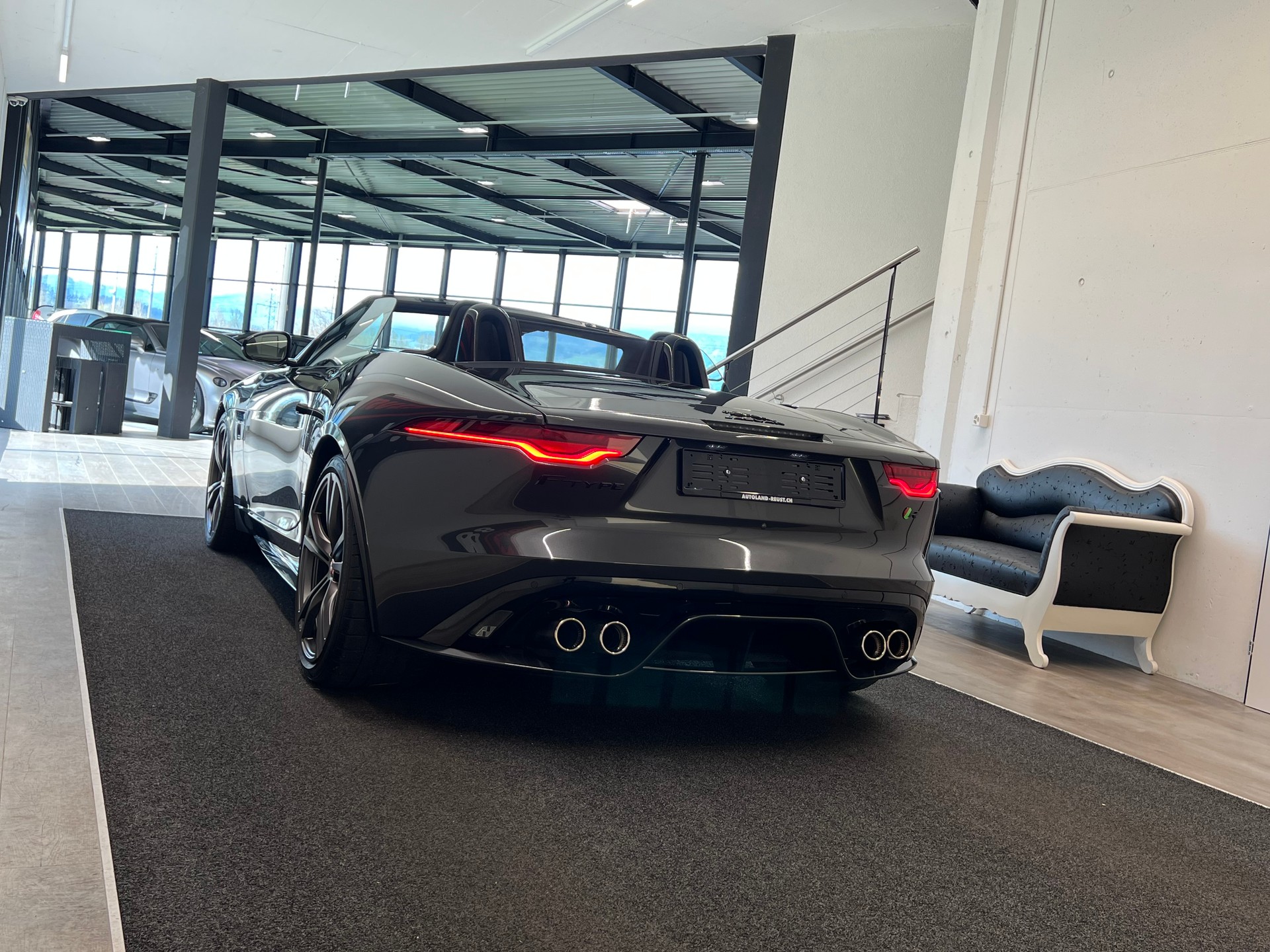 JAGUAR F-Type Convertible 5.0 V8 R75 AWD Automatik-image-10