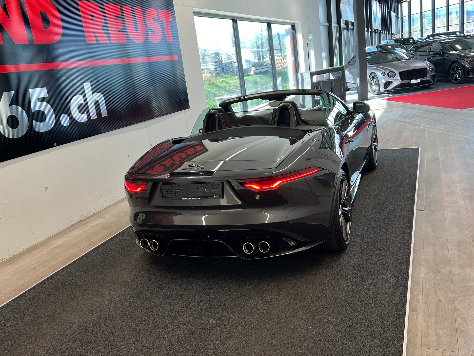 JAGUAR F-Type Convertible 5.0 V8 R75 AWD Automatik-image-9