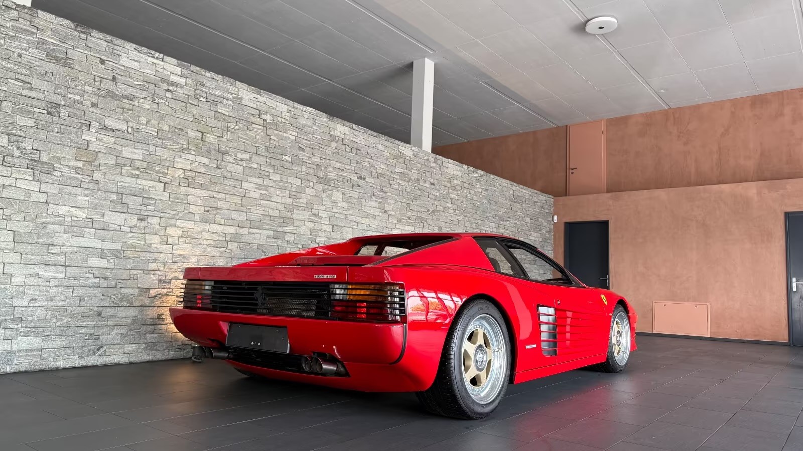 FERRARI Testarossa Monospecchio-showroom-element-1