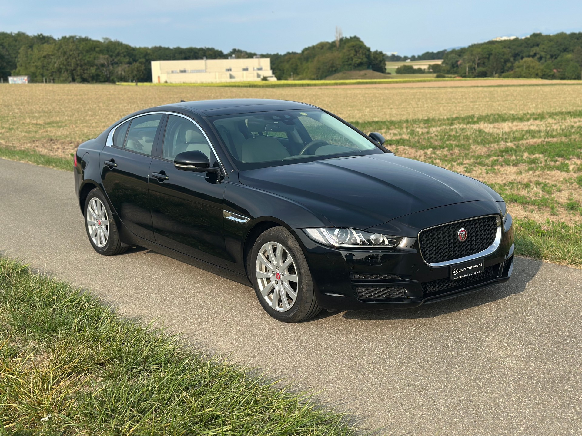 JAGUAR XE 20d Prestige Automat-image-2
