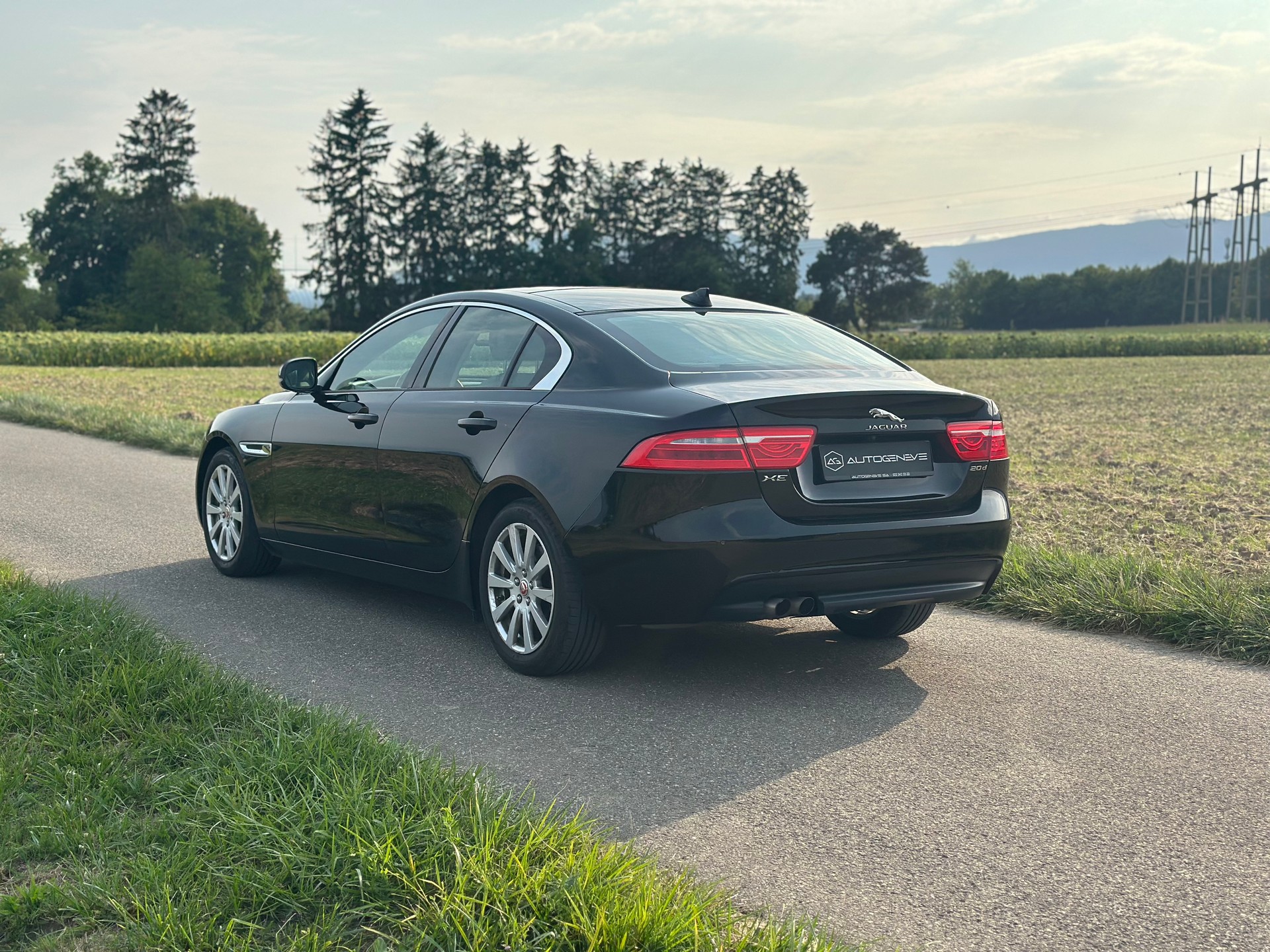 JAGUAR XE 20d Prestige Automat-image-9