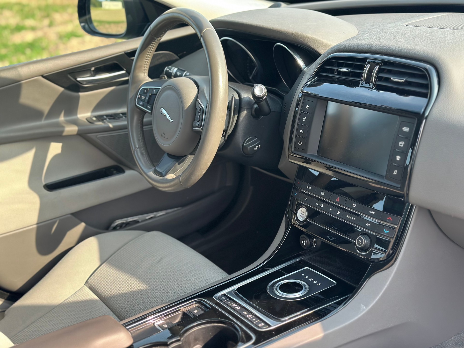JAGUAR XE 20d Prestige Automat-image-14