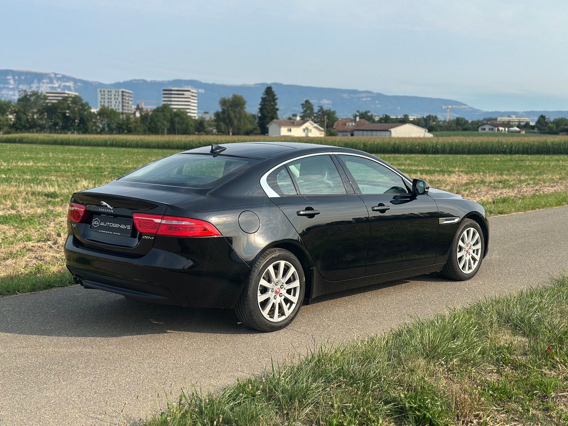 JAGUAR XE 20d Prestige Automat-image-8