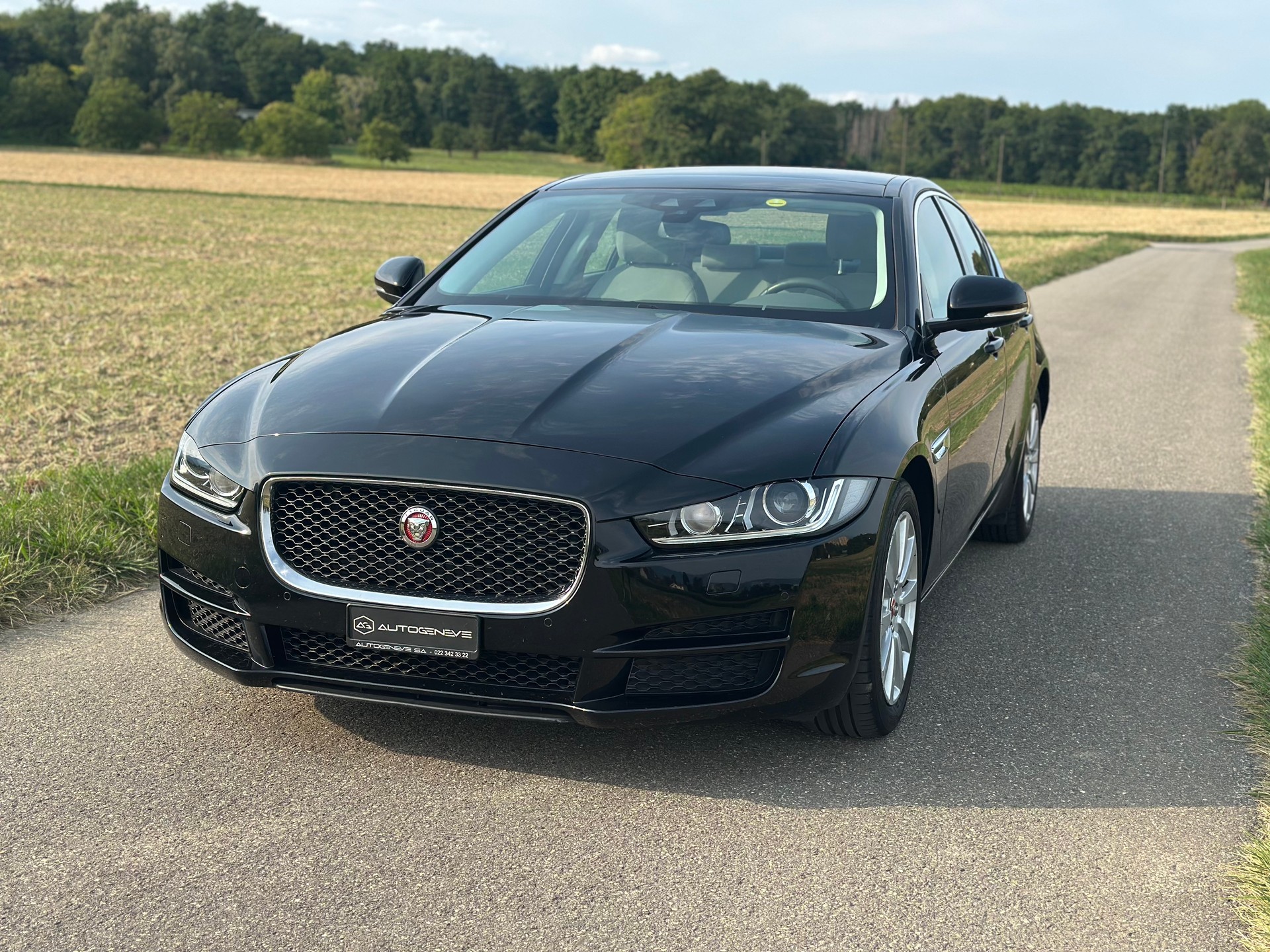 JAGUAR XE 20d Prestige Automat-image-4