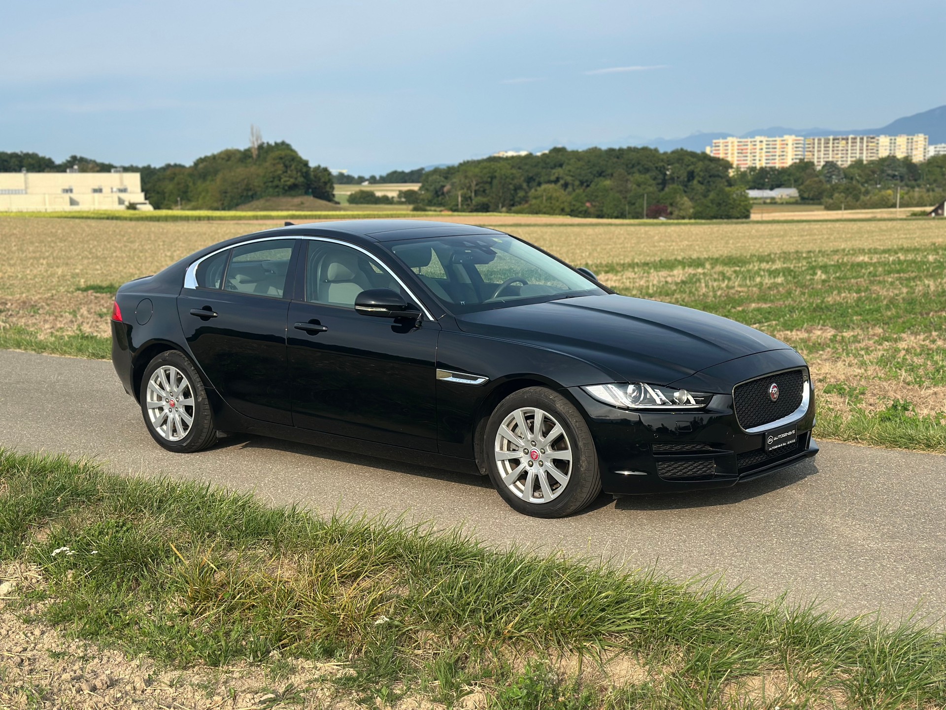 JAGUAR XE 20d Prestige Automat-image-3
