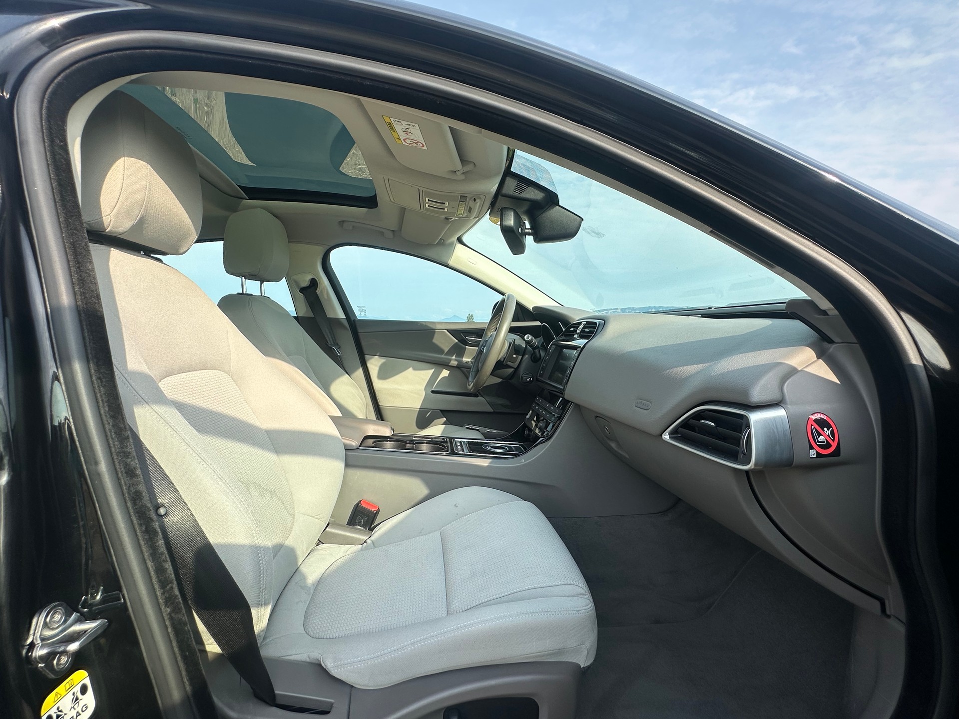 JAGUAR XE 20d Prestige Automat-image-12