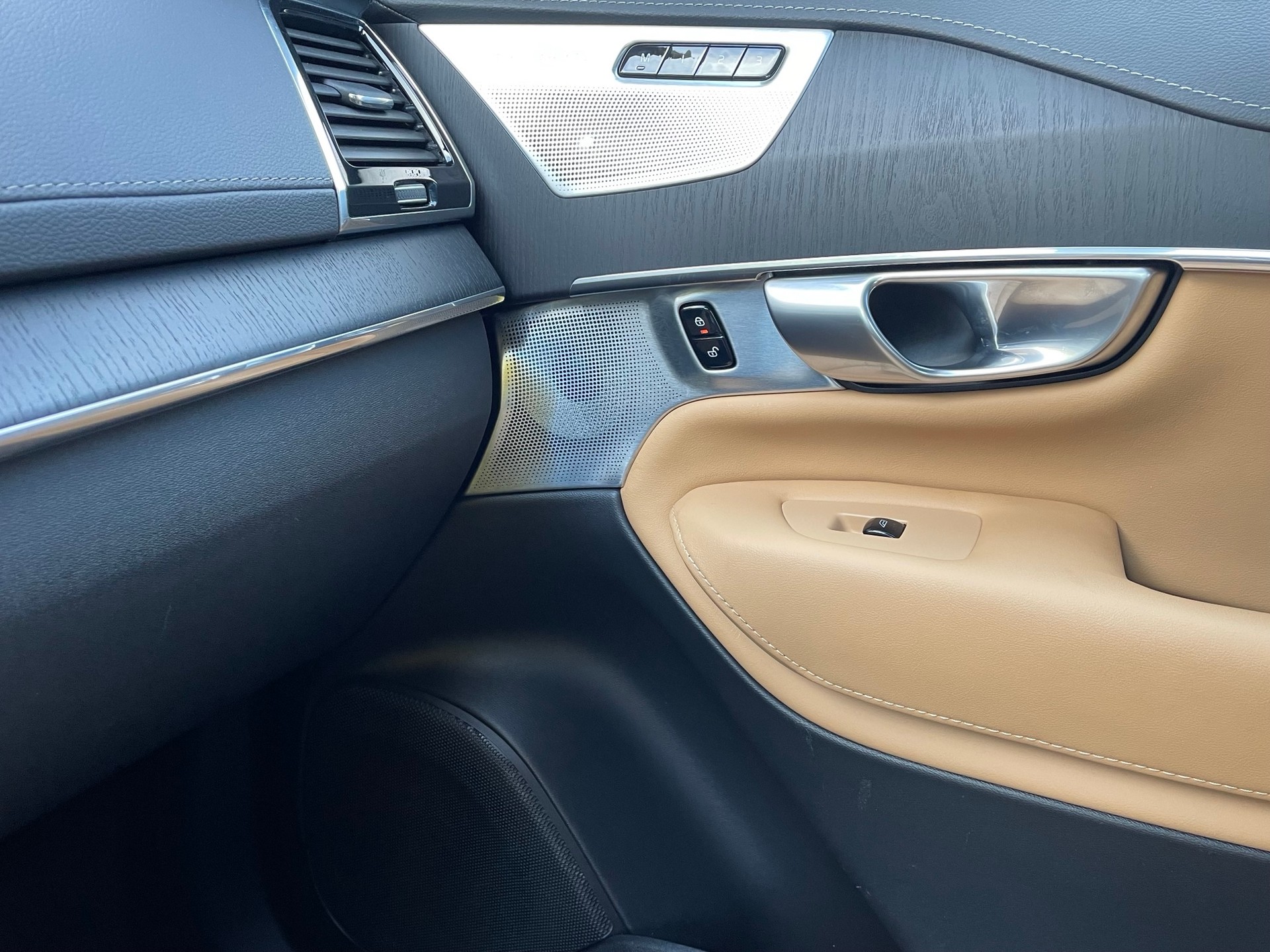 VOLVO XC90 2.0 B6 MH Ultimate Bright-image-13