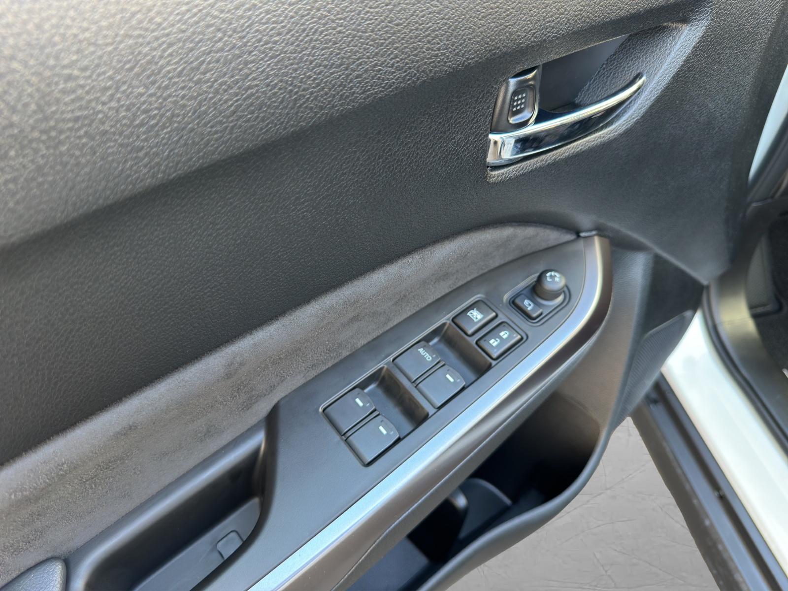 SUZUKI Vitara 1.4 T Compact Top Hybrid 4x4-image-16