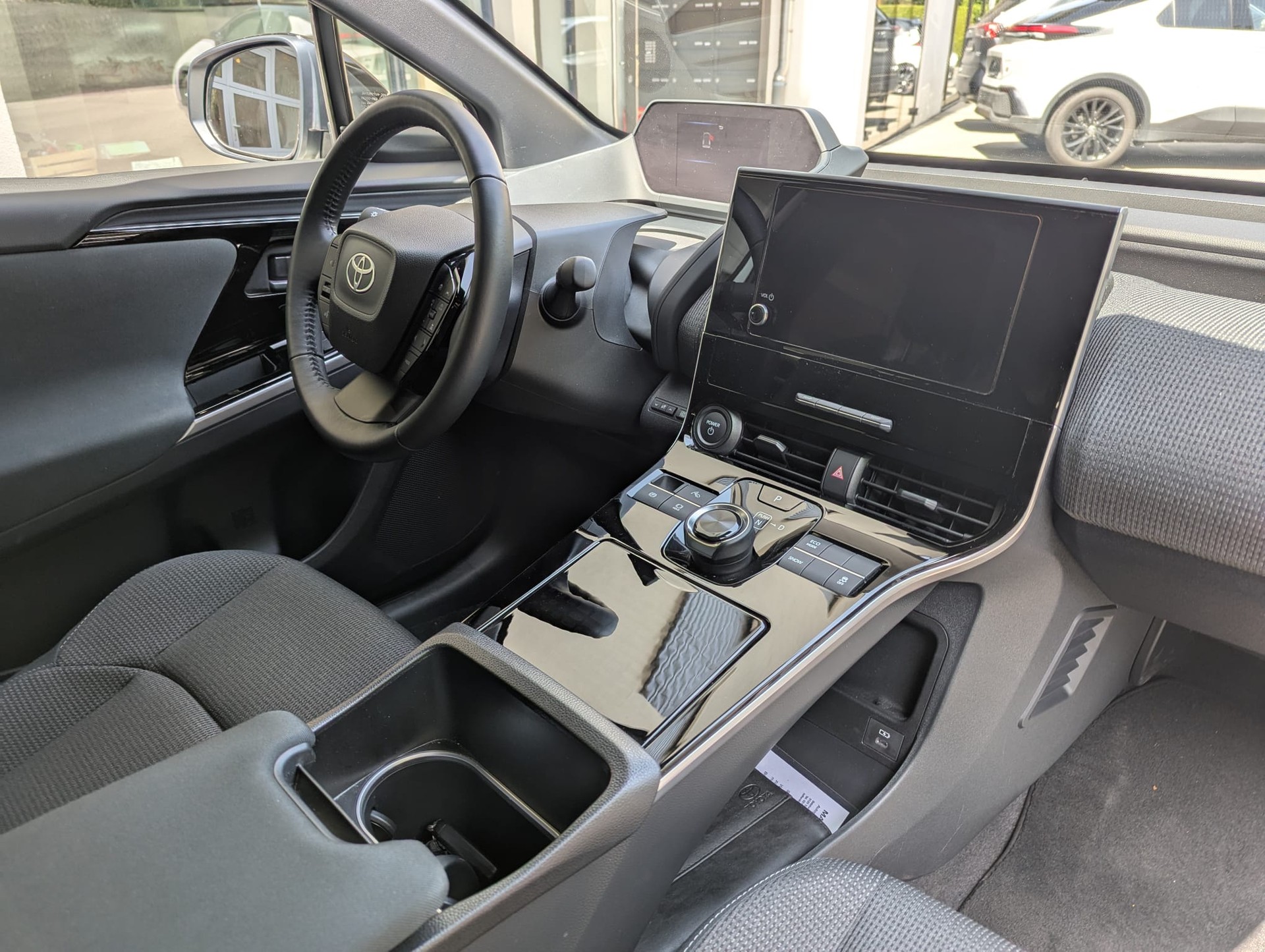 TOYOTA bZ4X Trend 71,4 kWh 2WD-image-12