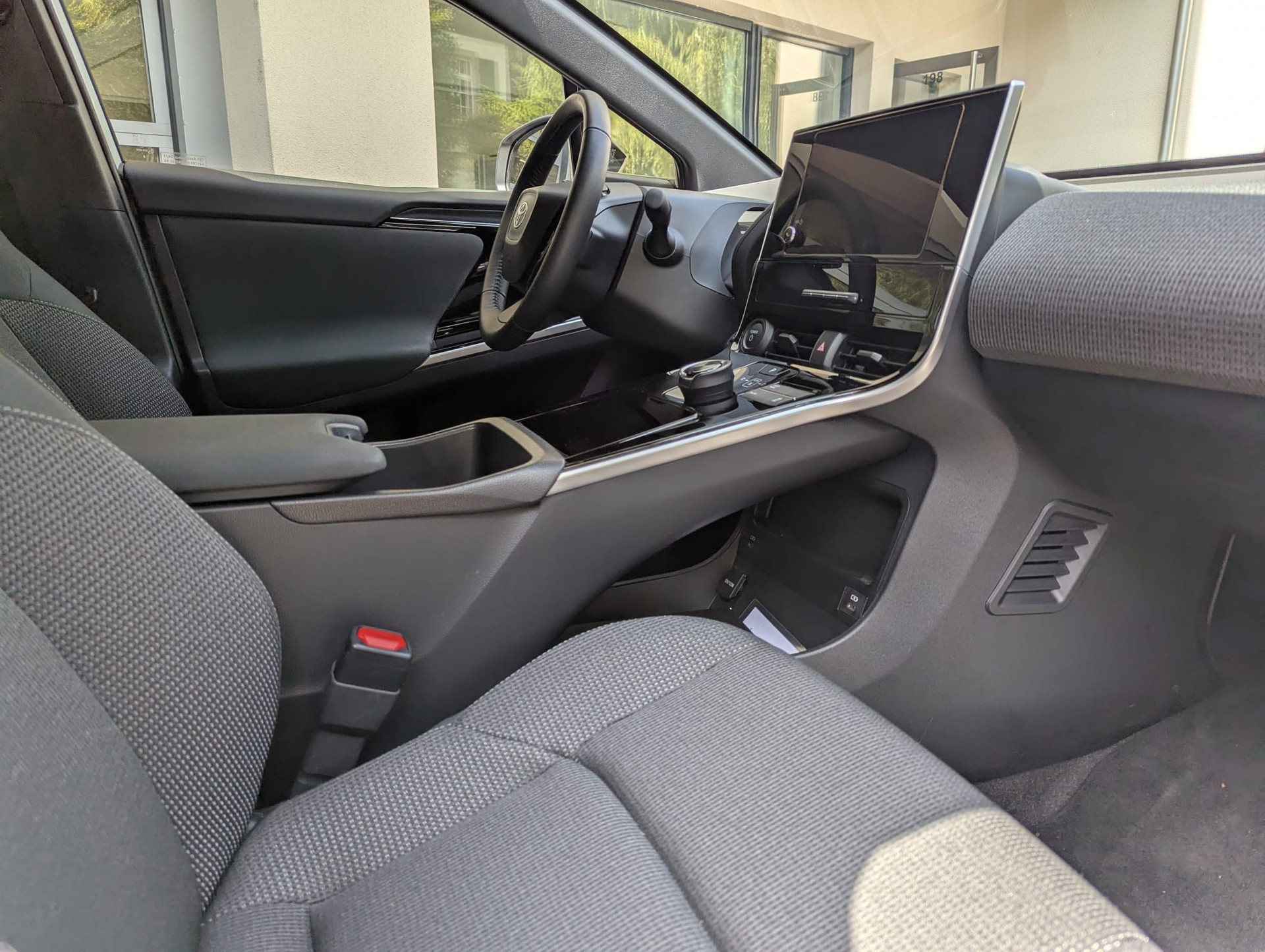 TOYOTA bZ4X Trend 71,4 kWh 2WD-image-10