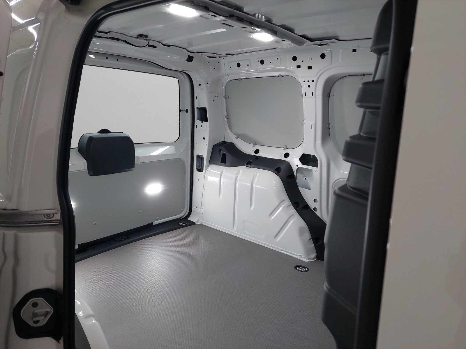 VW Caddy Cargo 2.0 TDI 122 PS 4Motion-image-8