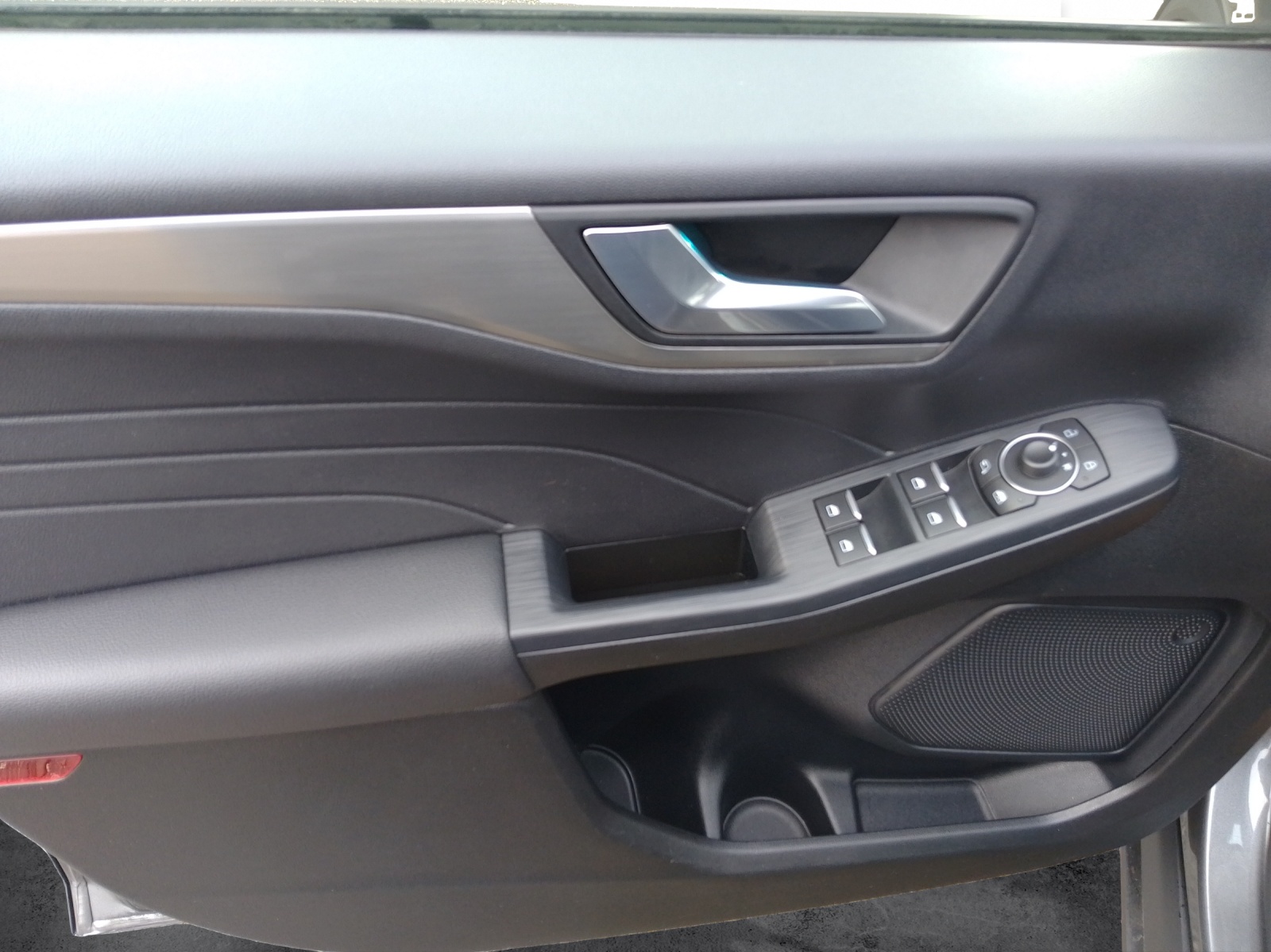 FORD Kuga 2.5 Plug-in Hybrid Titanium-image-10