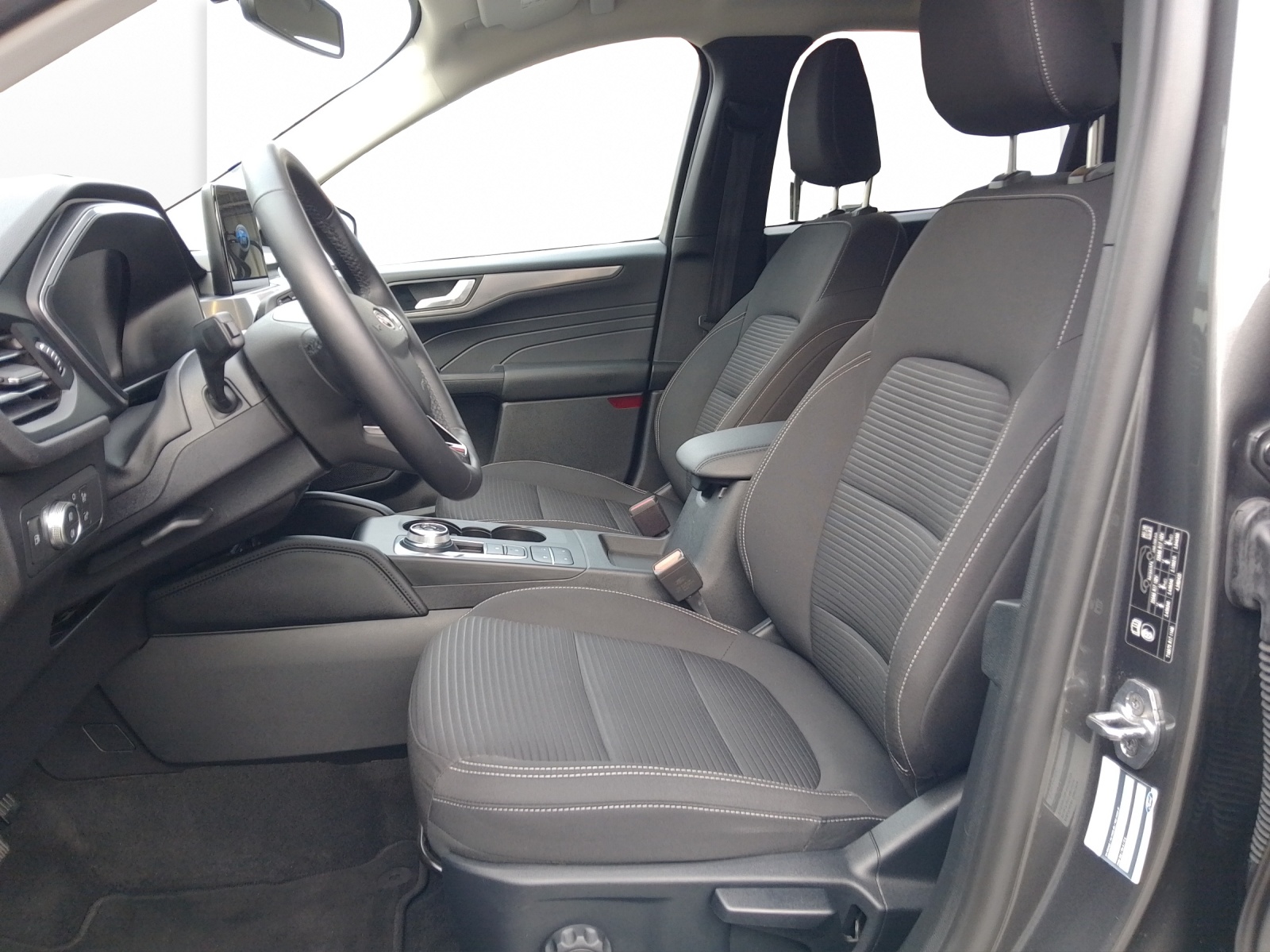 FORD Kuga 2.5 Plug-in Hybrid Titanium-image-11