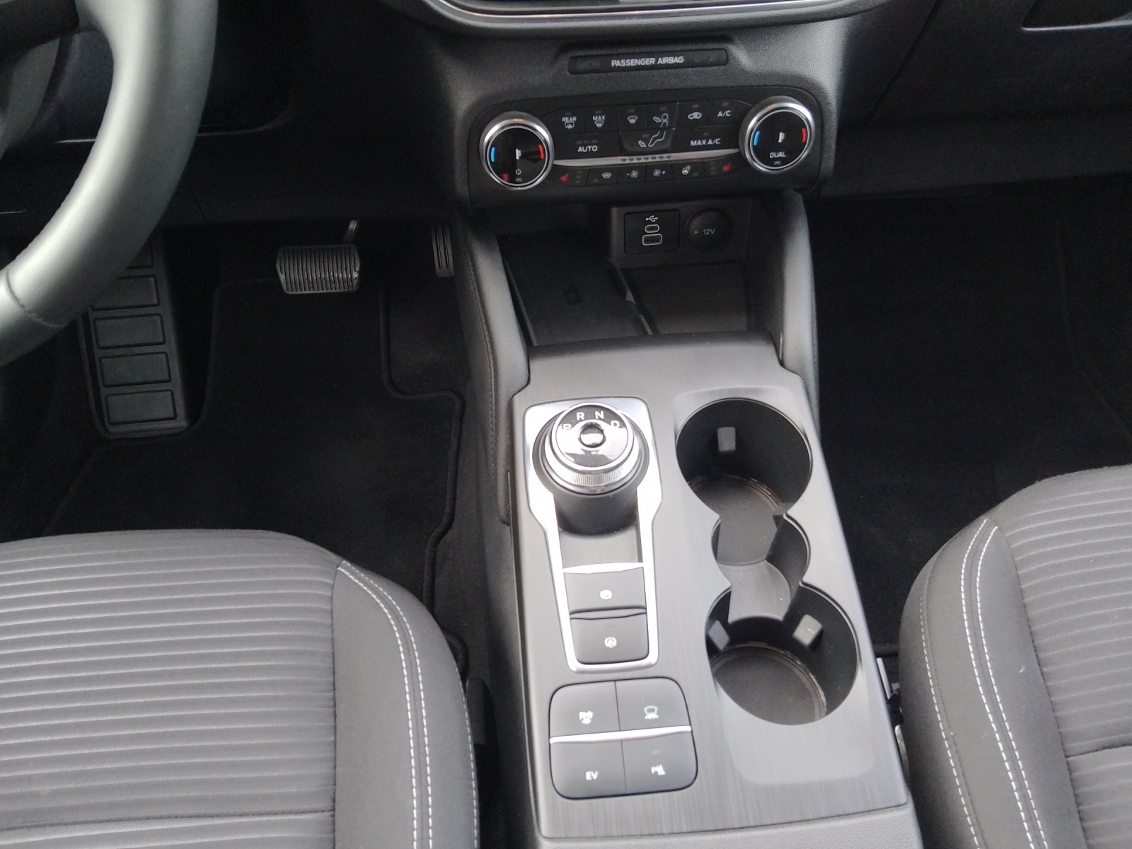 FORD Kuga 2.5 Plug-in Hybrid Titanium-image-9