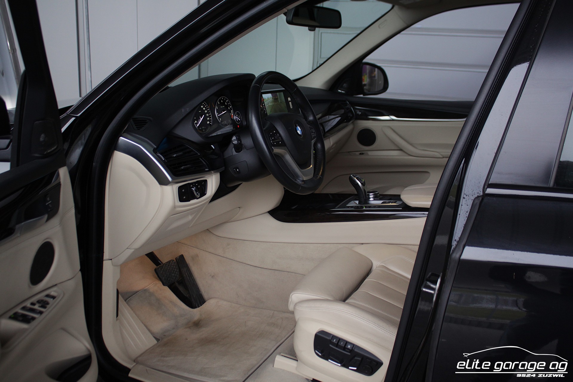 BMW X5 xDrive 50i Steptronic-image-13