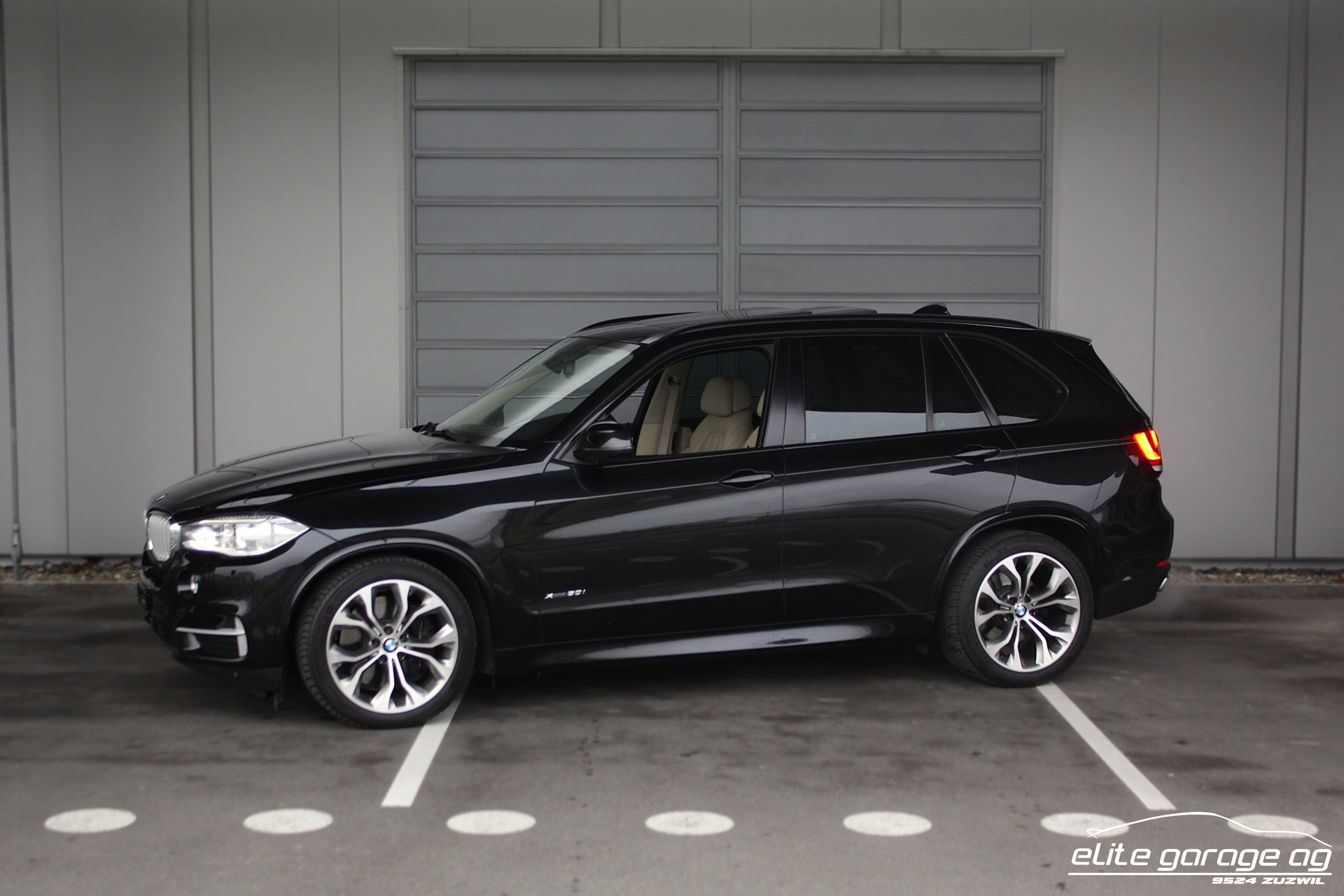 BMW X5 xDrive 50i Steptronic-image-0