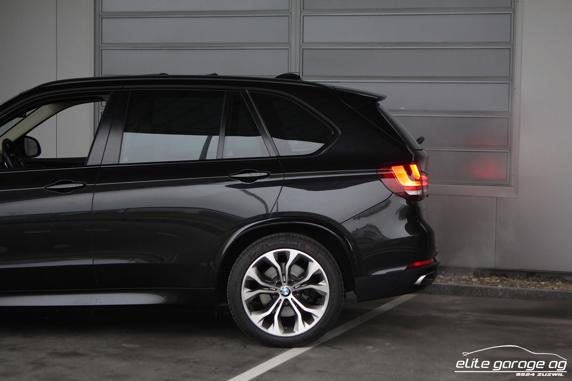 BMW X5 xDrive 50i Steptronic-image-12
