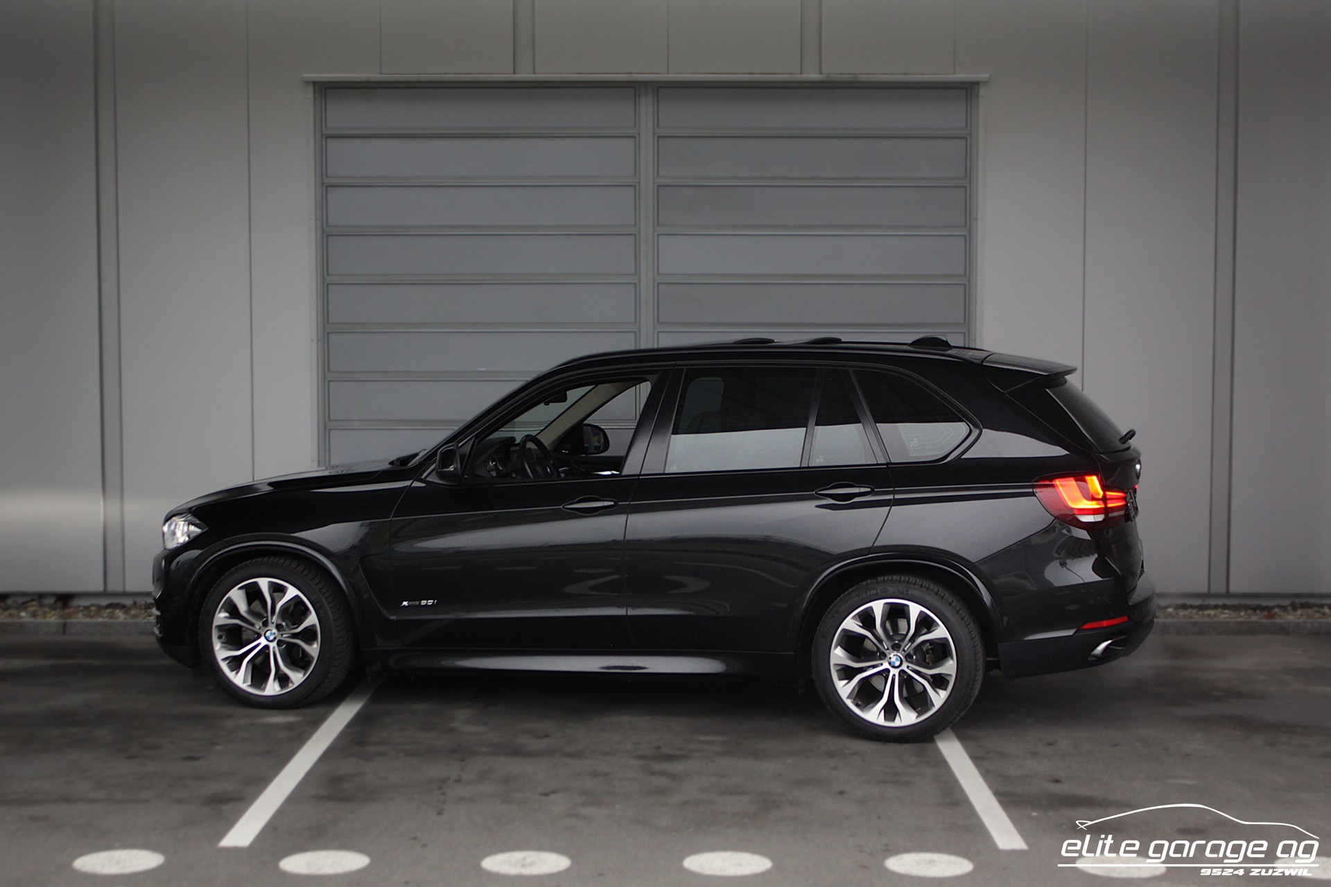BMW X5 xDrive 50i Steptronic-image-2