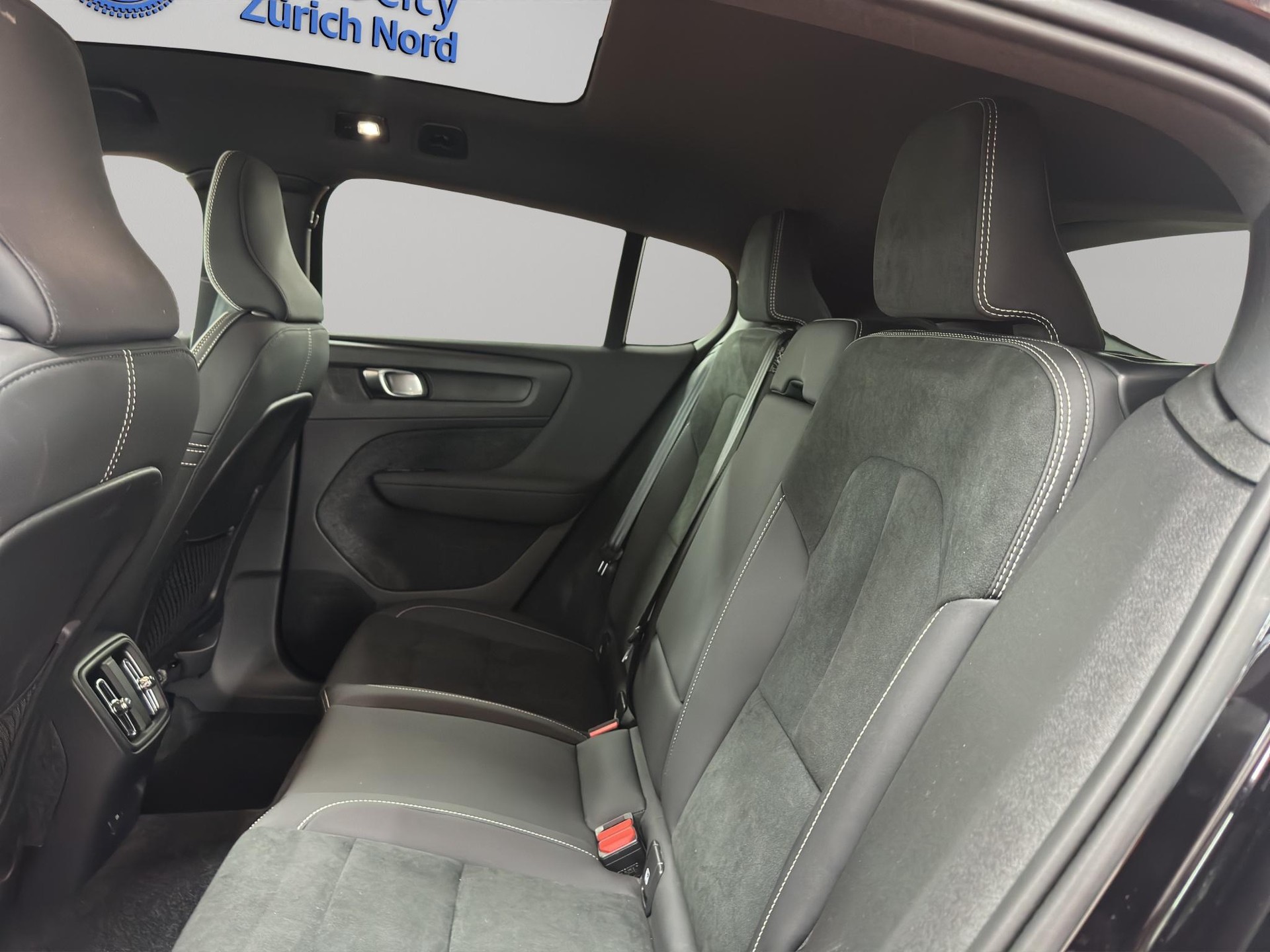 VOLVO C40 P8 Twin Recharge Ultimate AWD-image-10