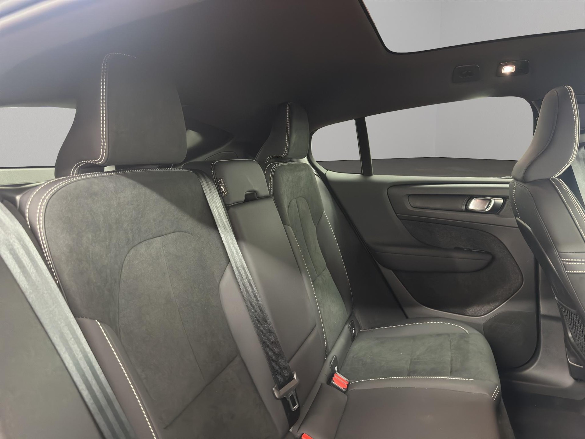 VOLVO C40 P8 Twin Recharge Ultimate AWD-image-11