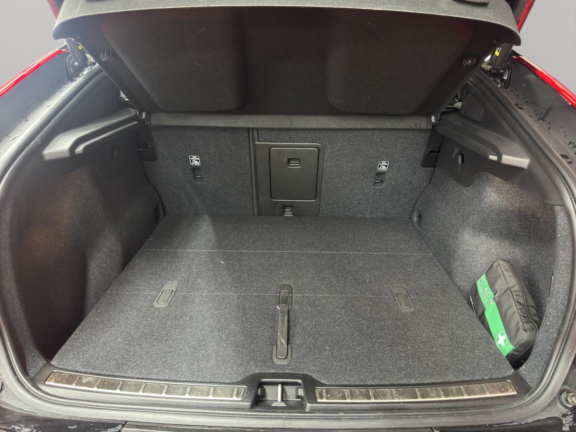 VOLVO C40 P8 Twin Recharge Ultimate AWD-image-12