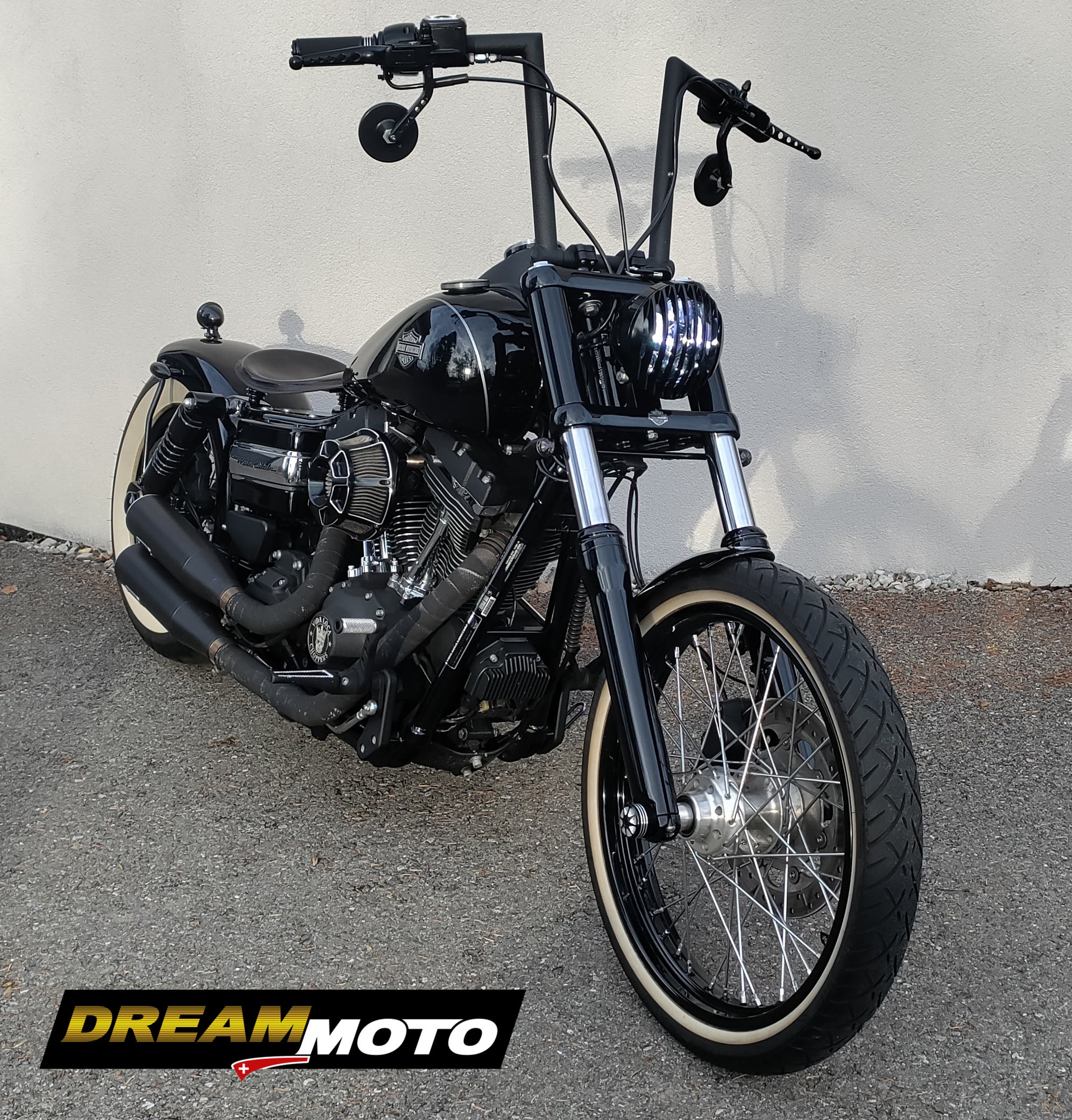 HARLEY-DAVIDSON Dyna-showroom-element-1