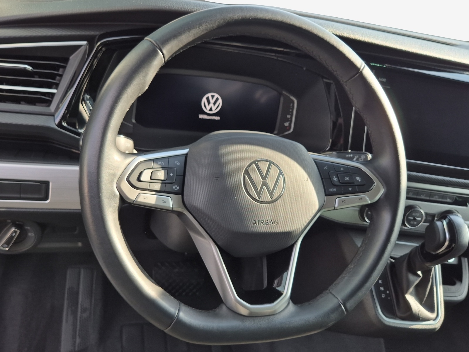 VW T6.1 Multivan 2.0 Bi-TDI Comfortline 4Motion DSG-image-9