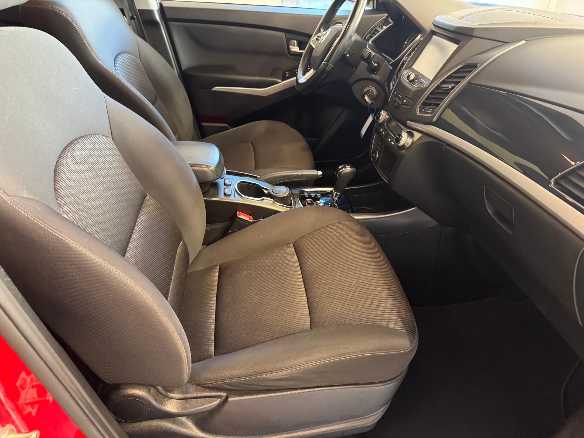 KGM-SsangYong Korando 2.2 e-XDi Sapphire 4WD Automatic-image-10