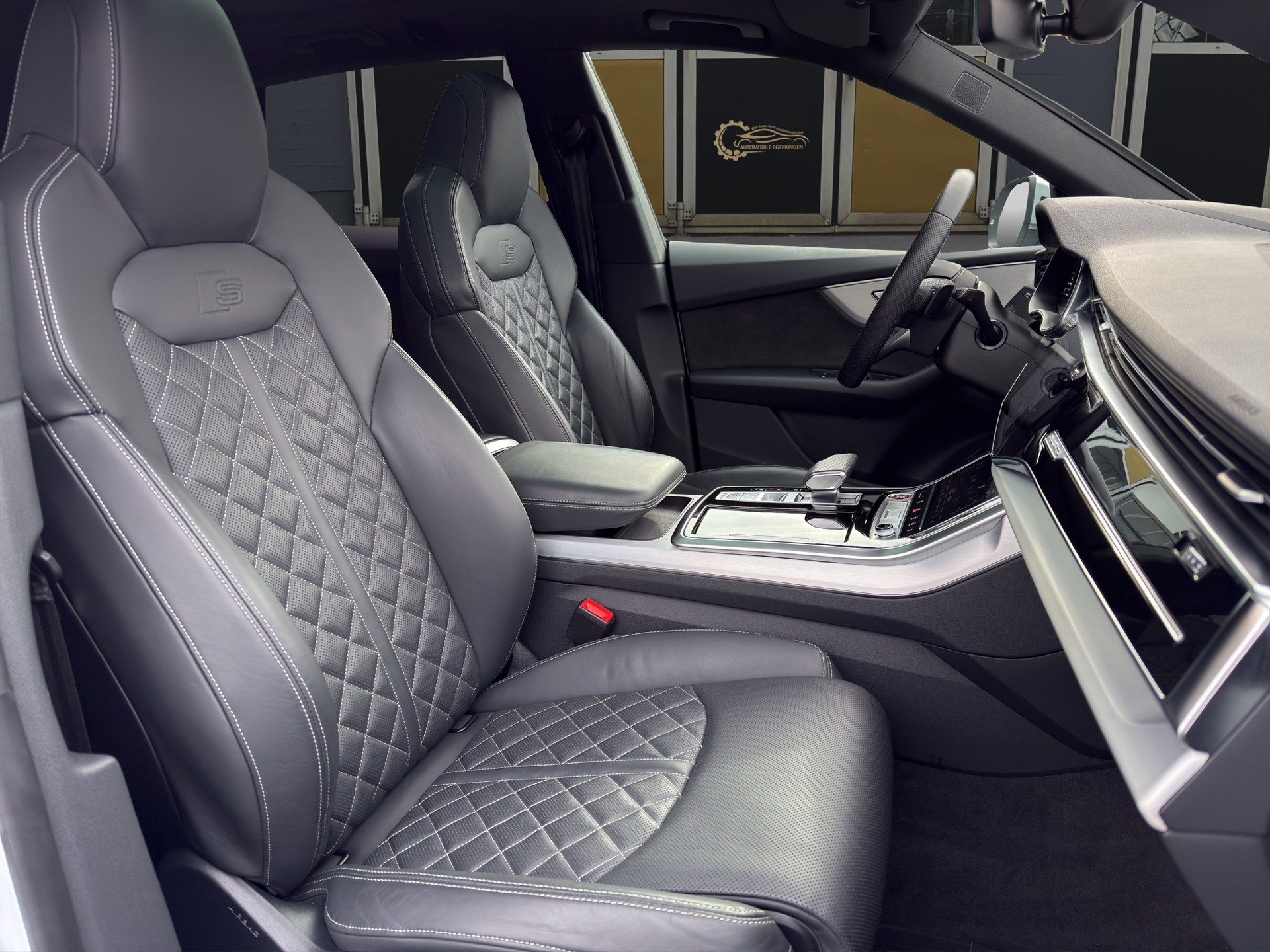 AUDI SQ8 4.0 V8 TFSI quattro T-Tronic-image-9