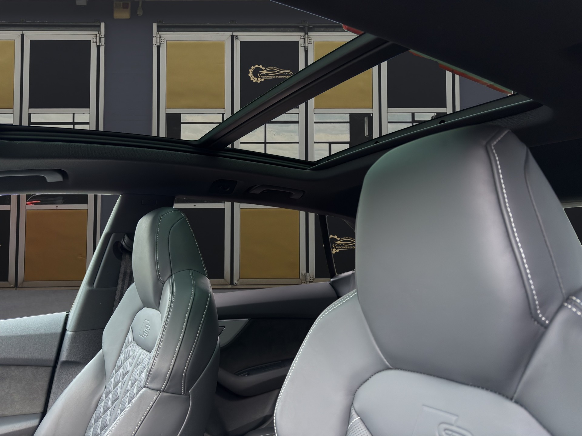 AUDI SQ8 4.0 V8 TFSI quattro T-Tronic-image-12
